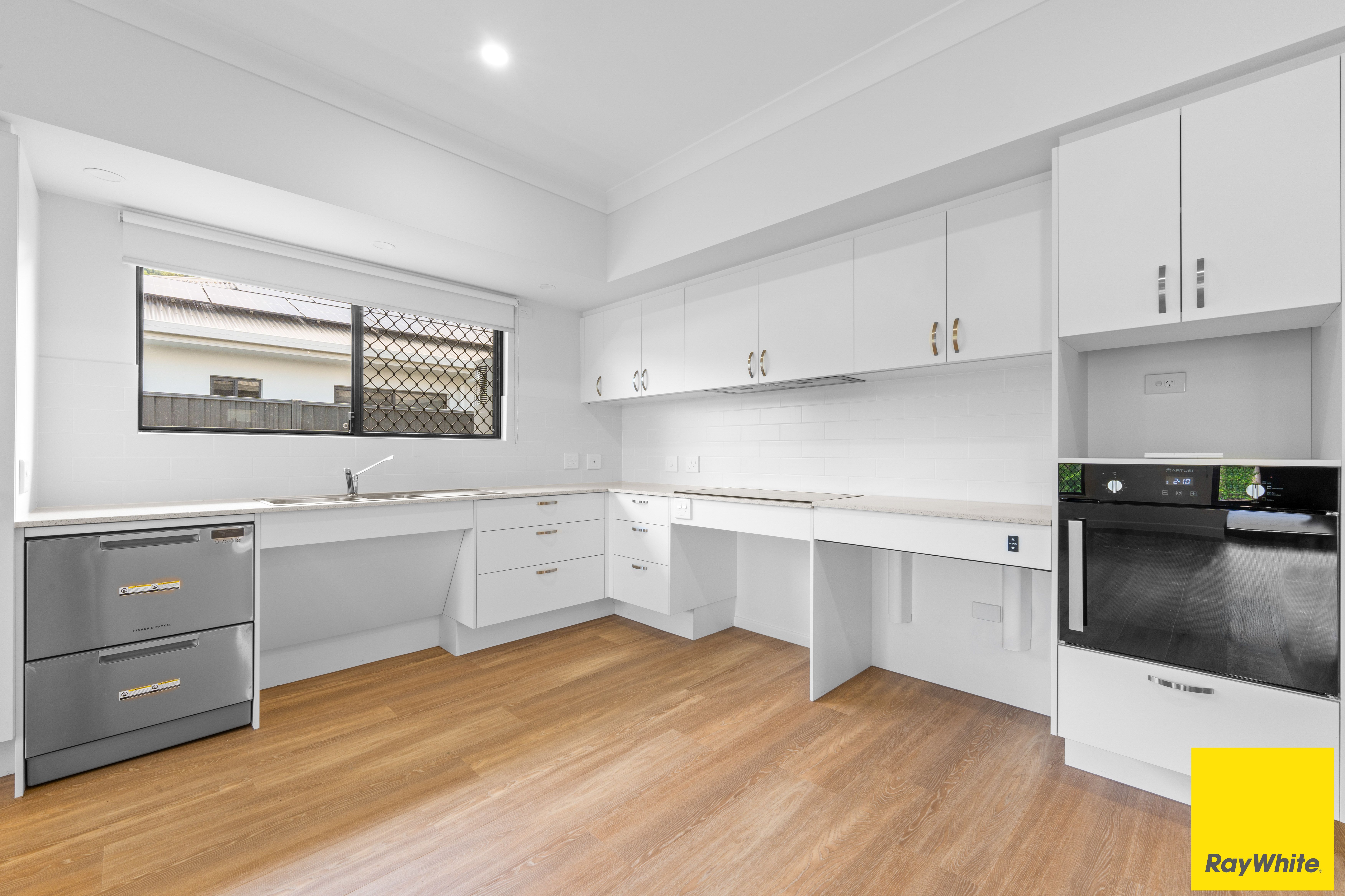 4 Kahili Crescent, Bentley Park, QLD 4869