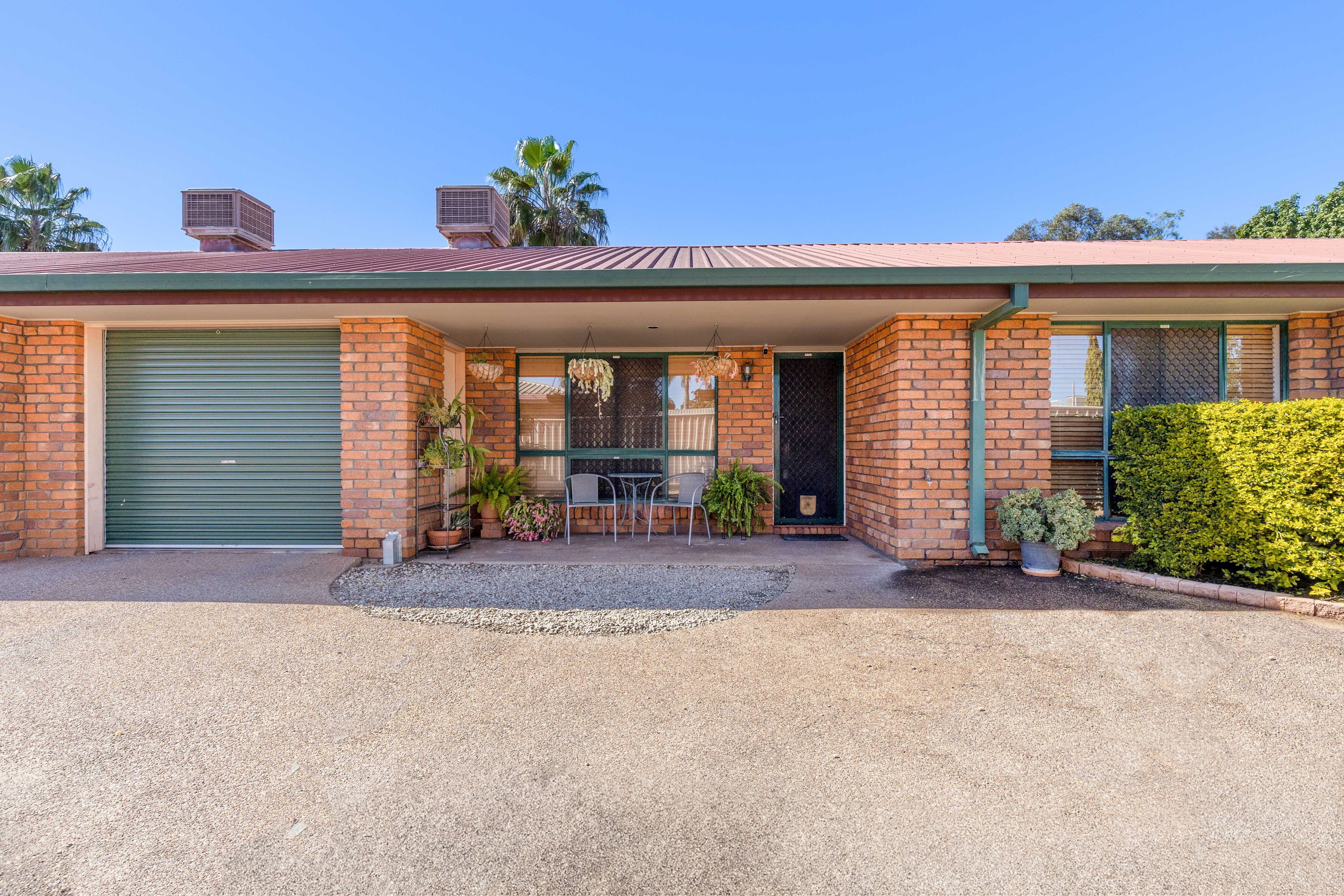 2/102 Harris Street — photo from Ray White Emerald