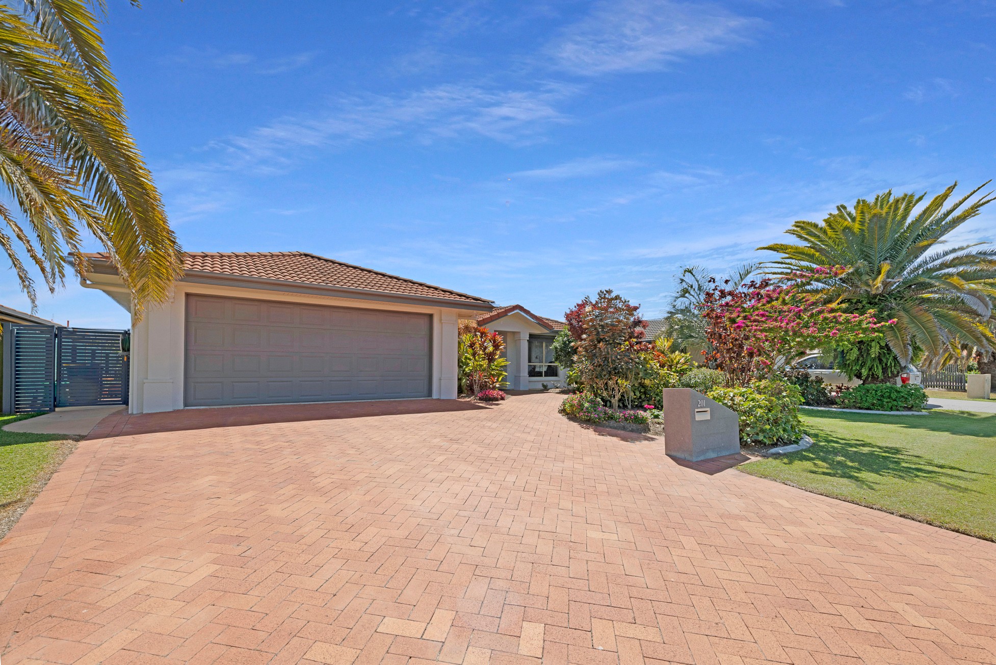 201 Barolin Esplanade, Coral Cove, QLD 4670