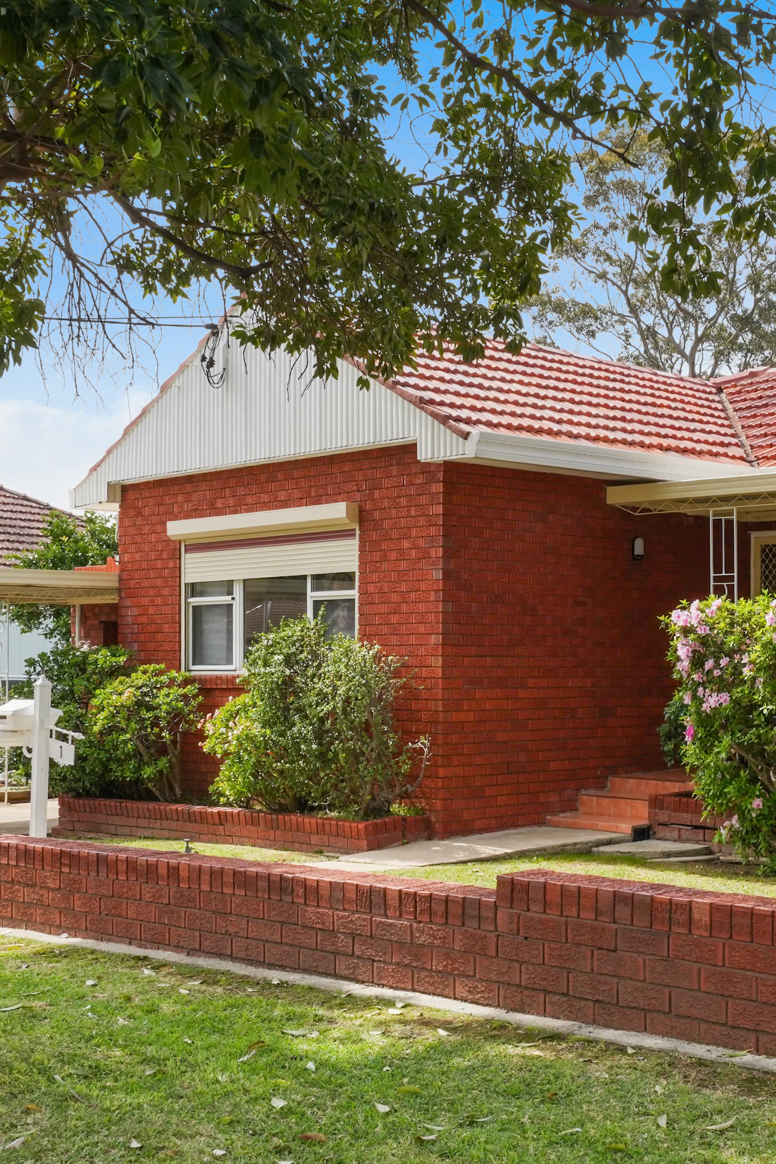 1 Glenella Avenue, Beverly Hills, NSW 2209