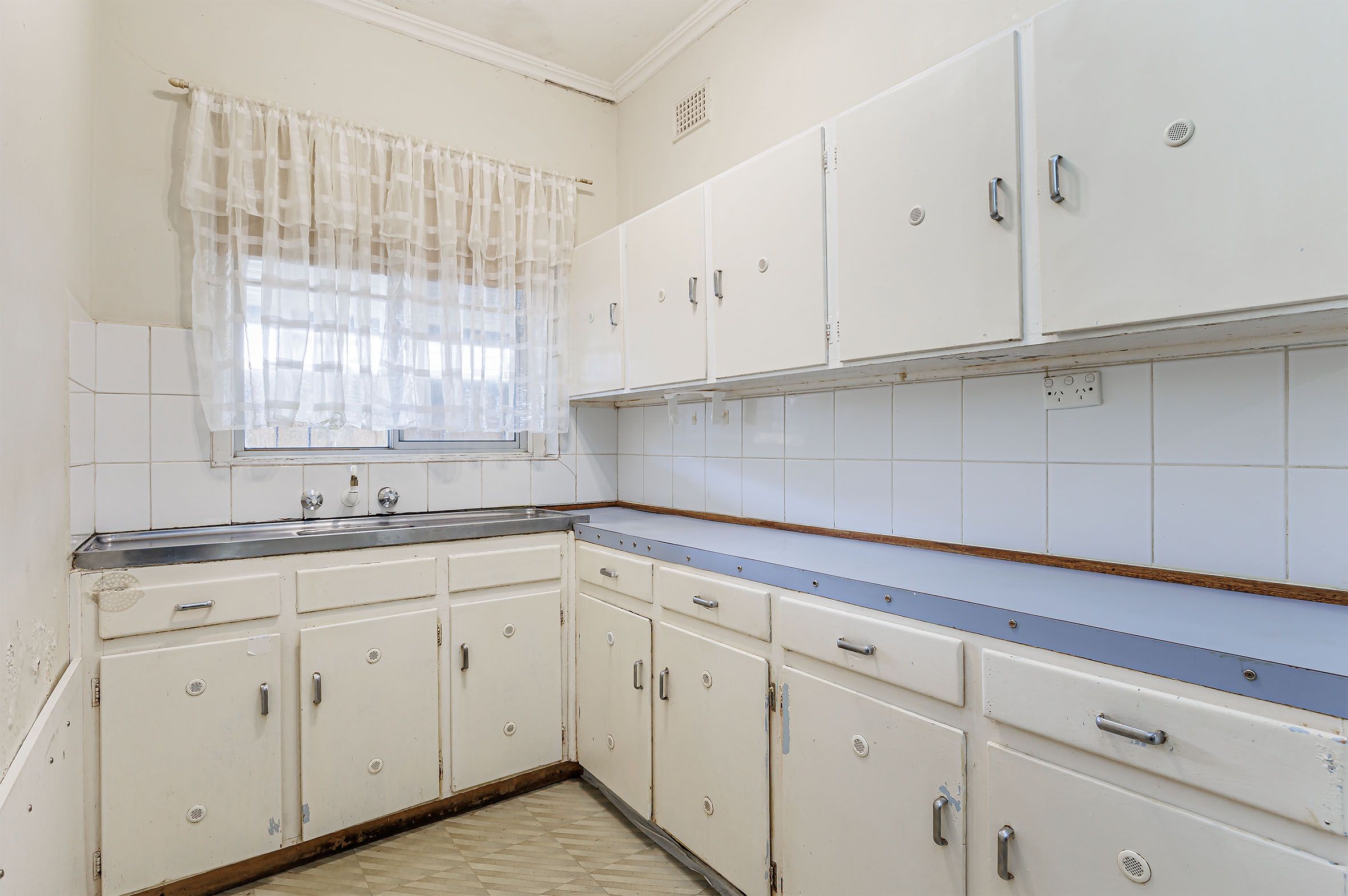 7 Milton Avenue, Clearview, SA 5085