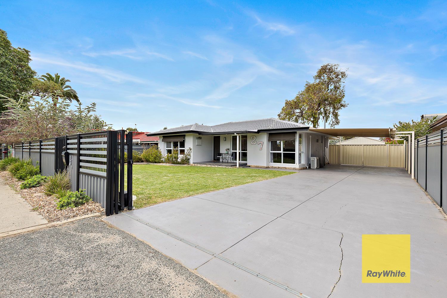 27 Glyndebourne Avenue — photo 17 of 23
