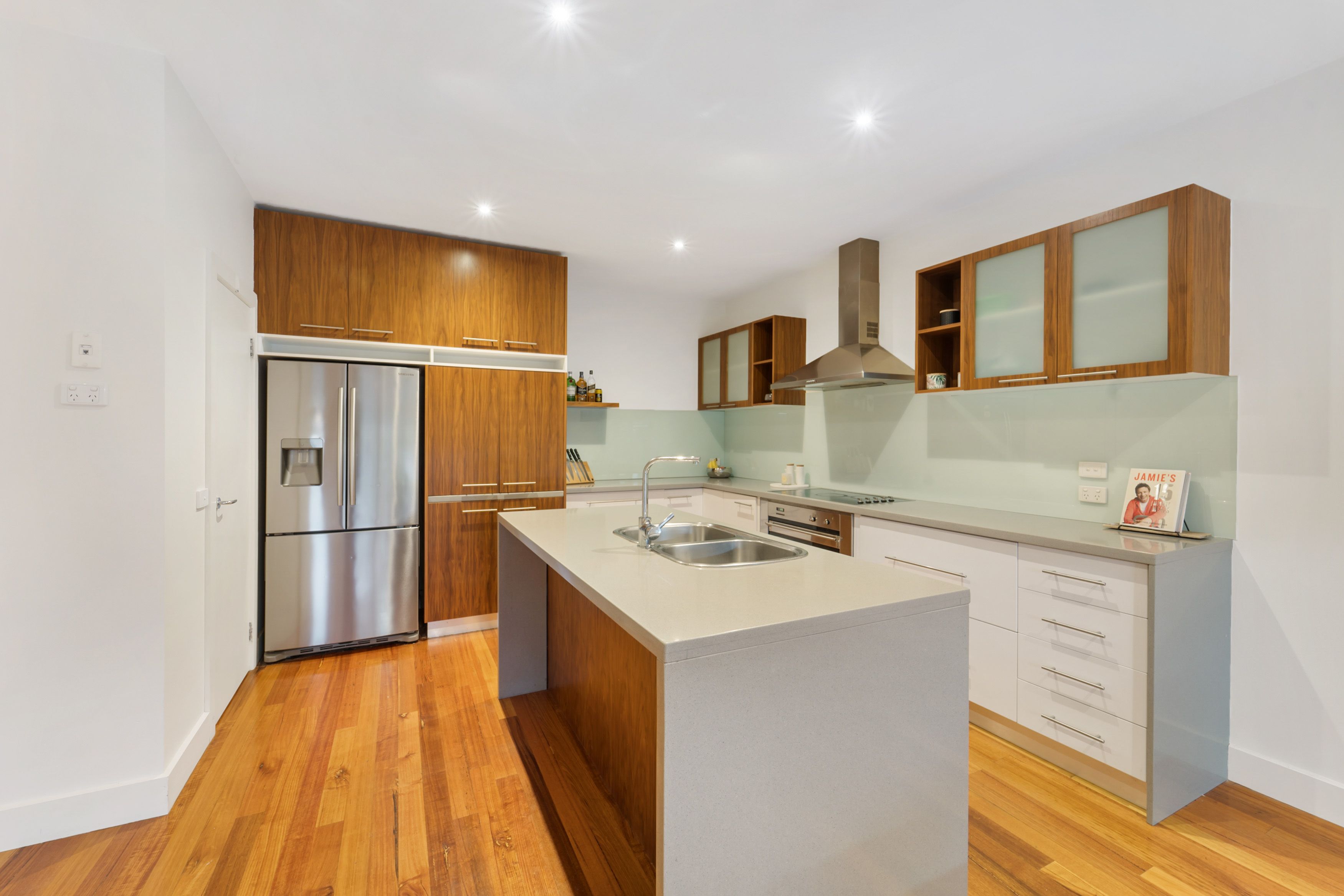70 Jindabyne Avenue, Taylors Hill, VIC 3037