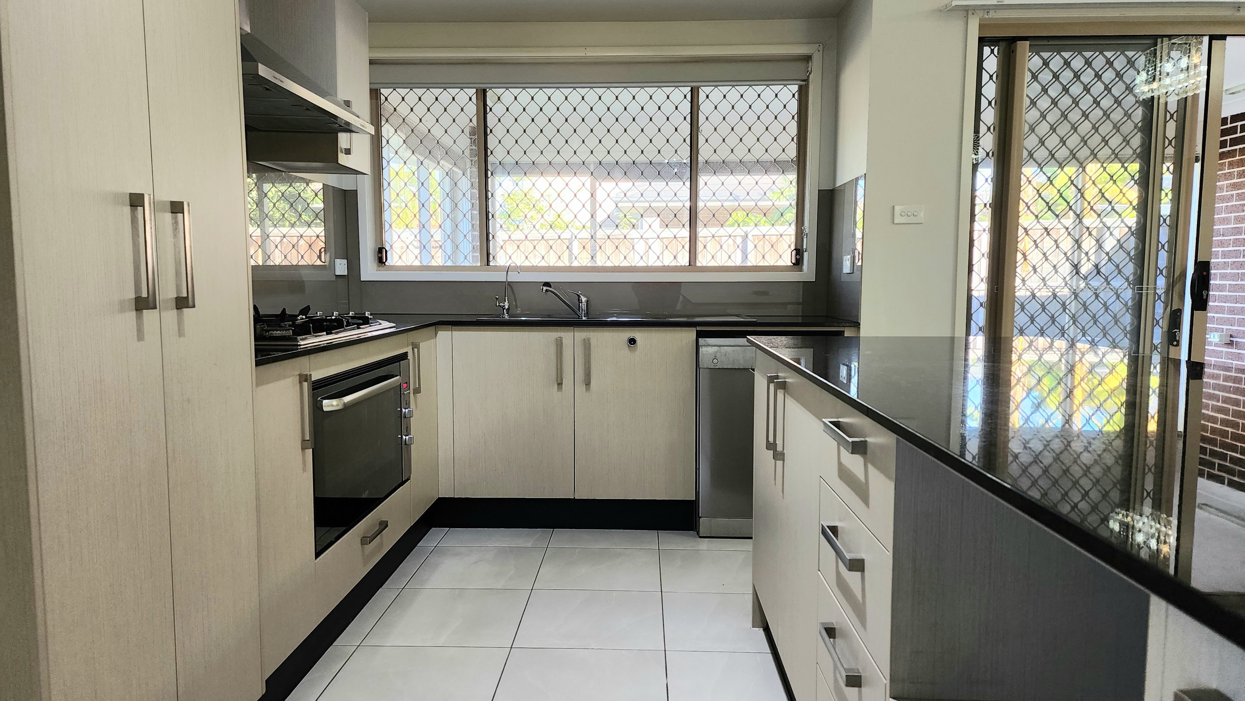 20 Tottenham Place, Glenfield, NSW 2167