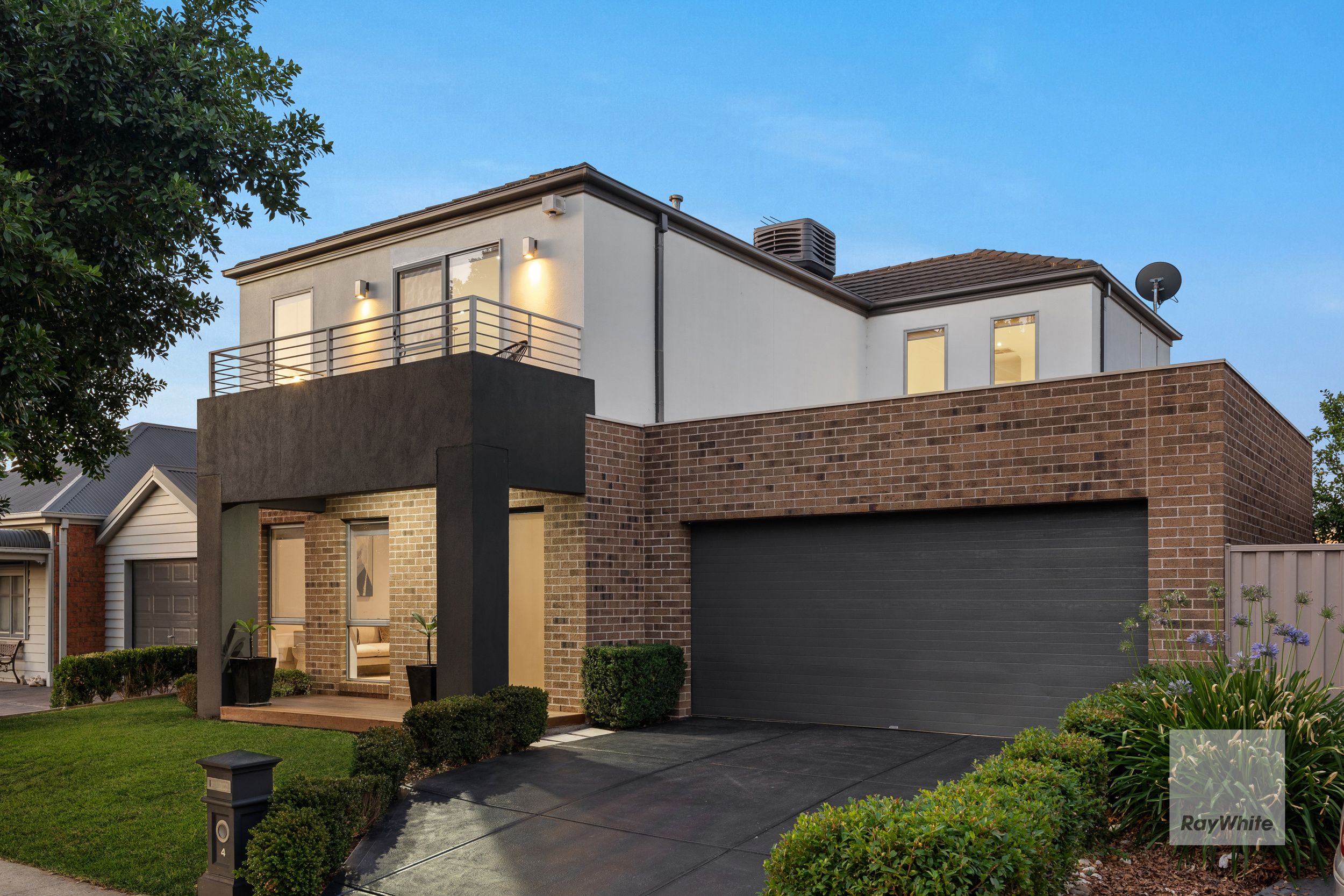 4 Bunyip Walk, Caroline Springs VIC 3023