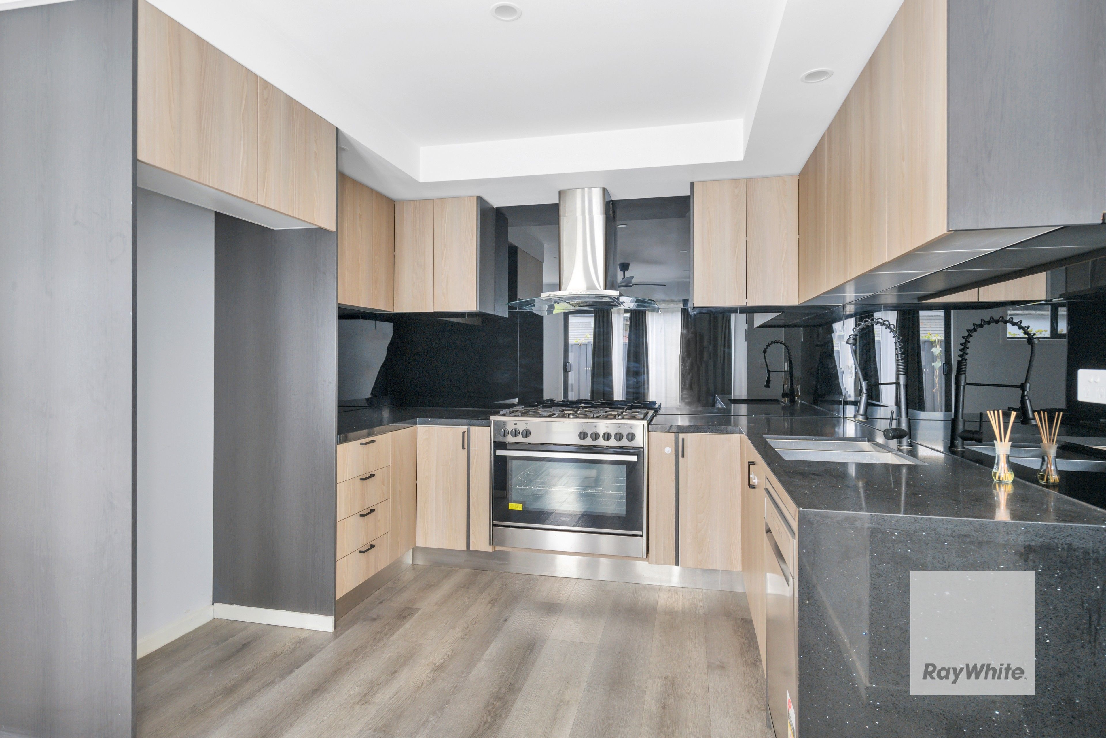 2/15 Stevenston Street, Deer Park, VIC 3023