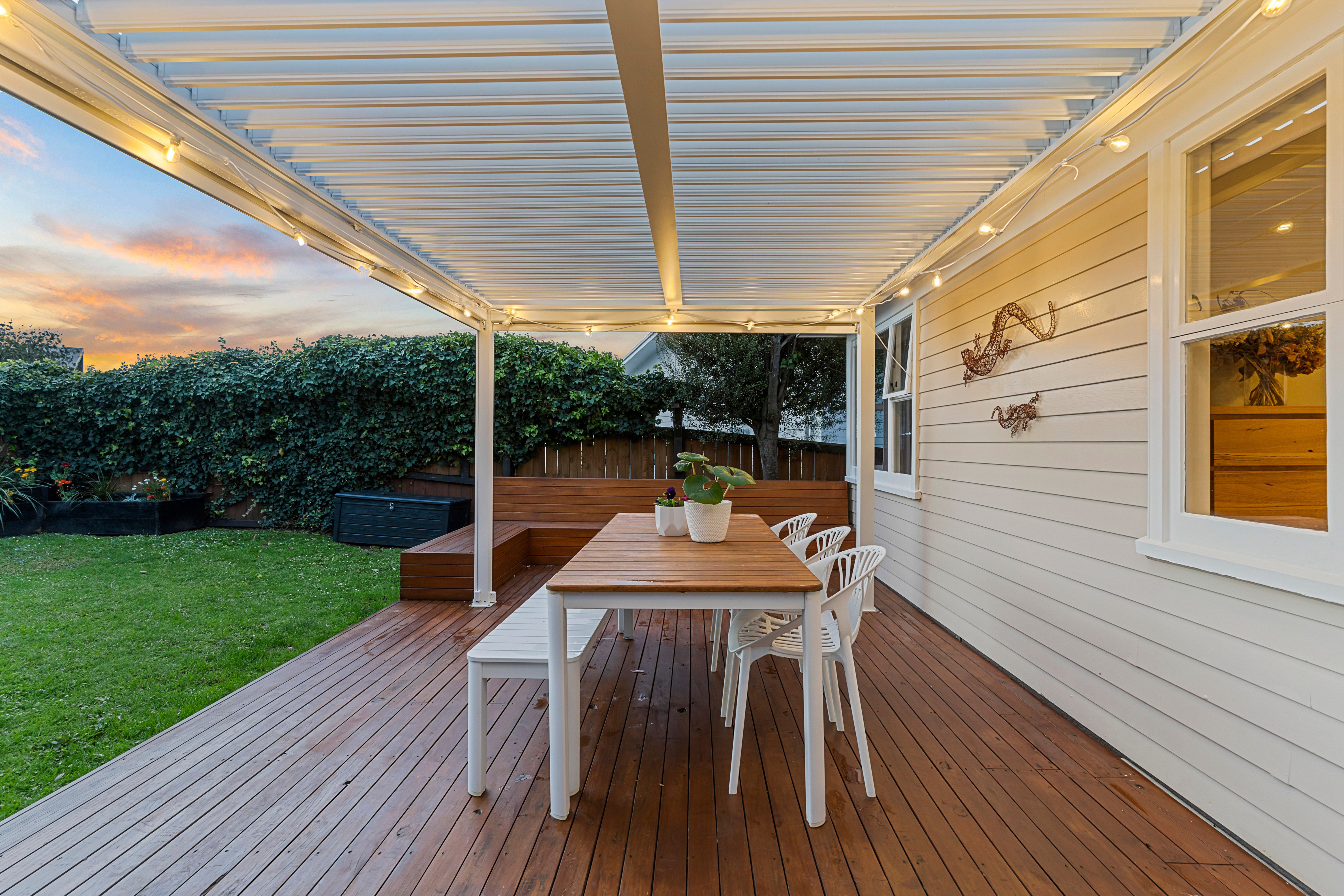 25 Crocombe Crescent, Beach Haven, North Shore City