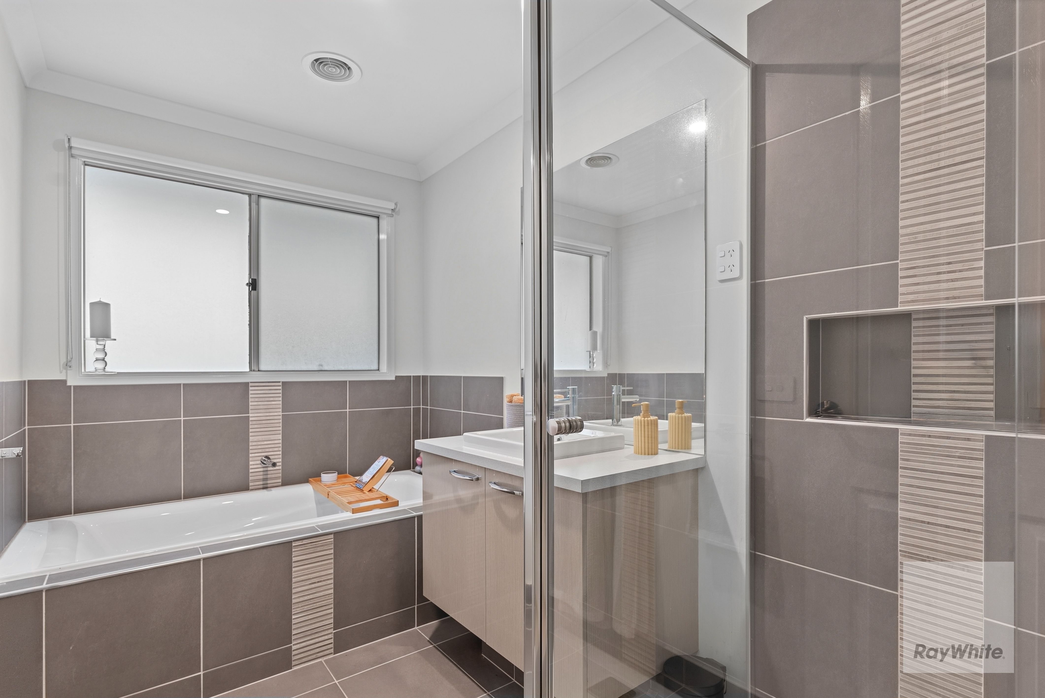 5 King Drive — photo 10 of 19
