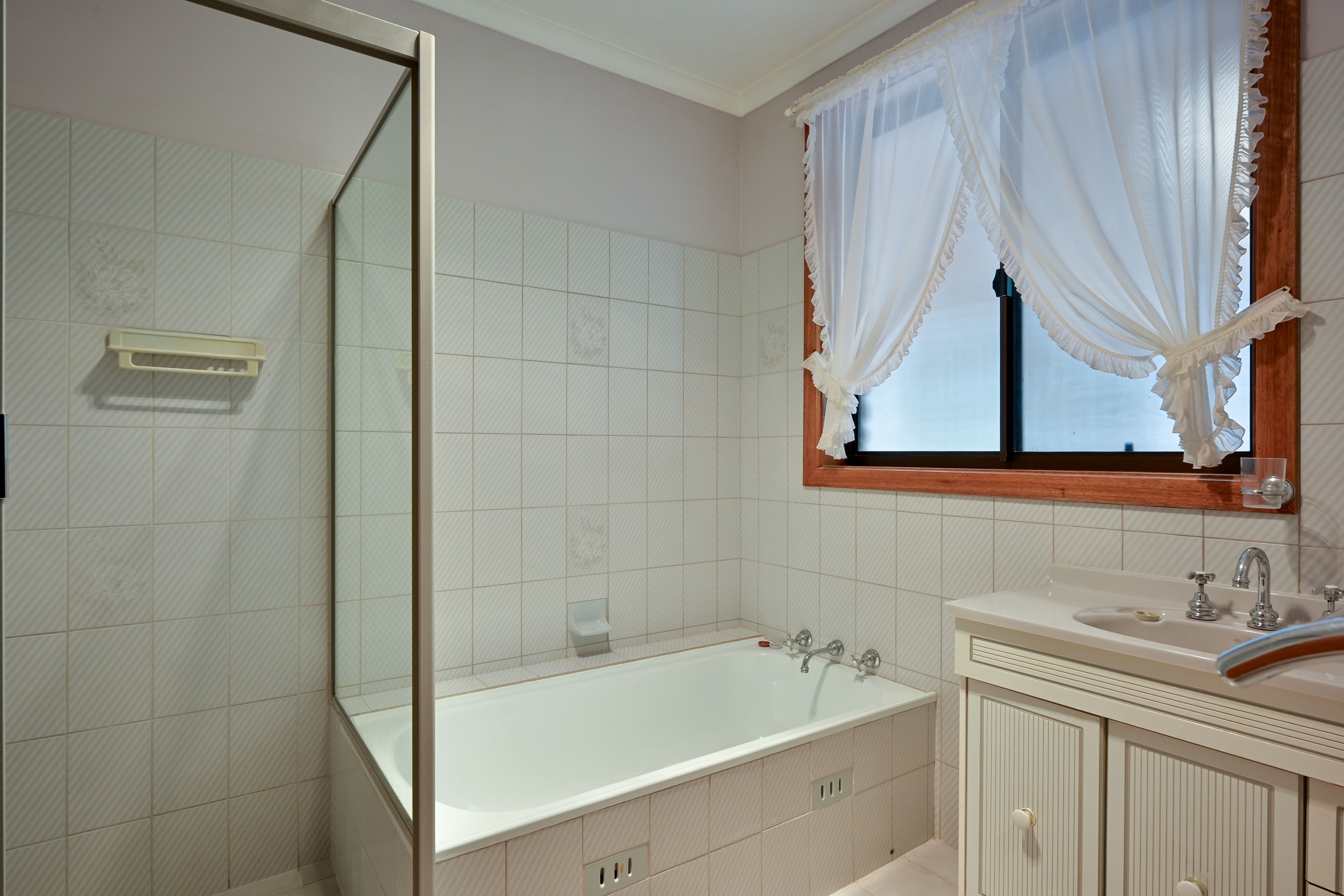 17 Mckerlie Street — photo 12 of 20