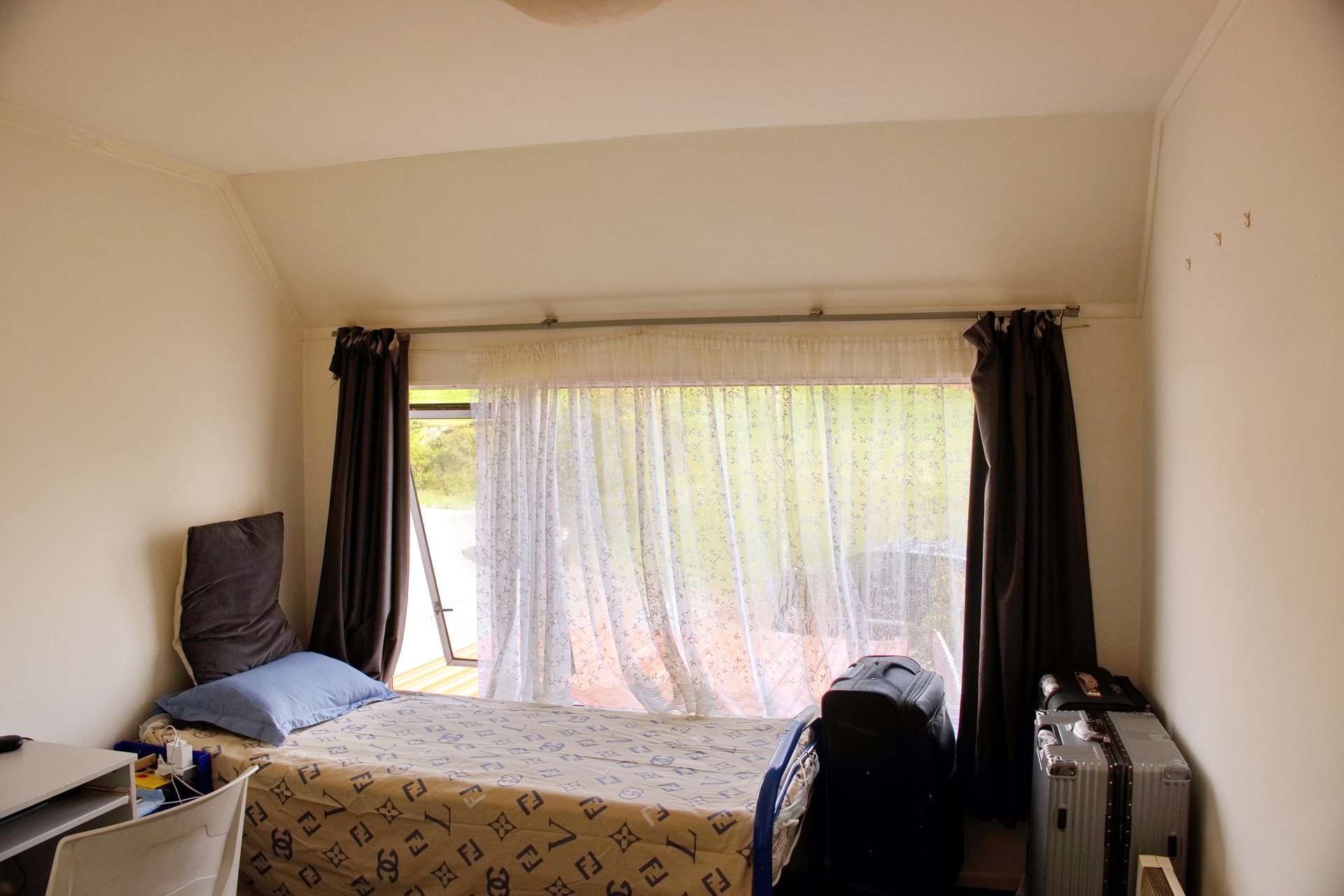 19 Hollydale Grove photo 16