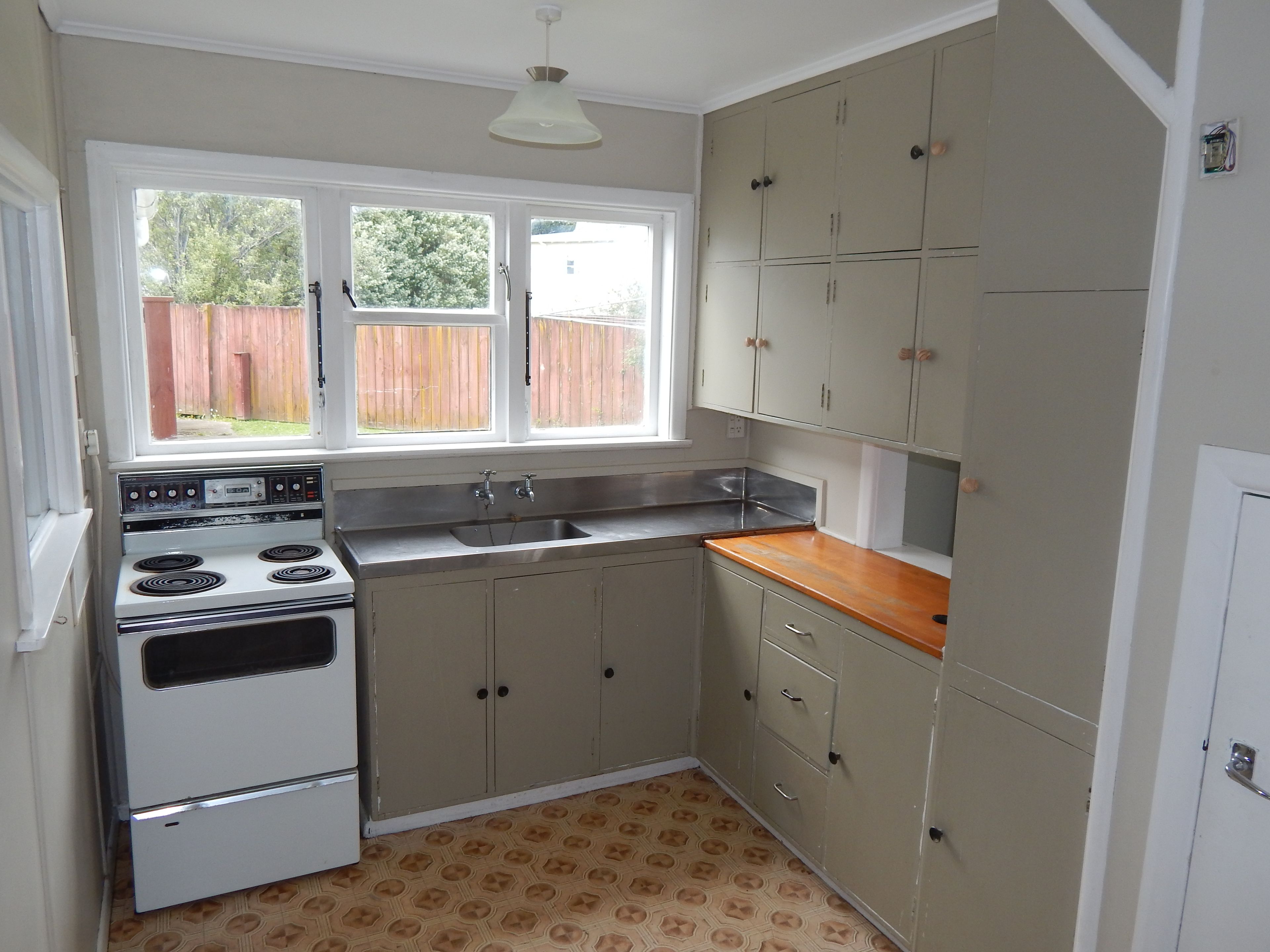 11D Purser Grove, Fairfield, Lower Hutt City