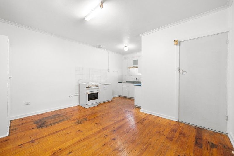 39 Mainwaring Crescent — photo 8 of 14