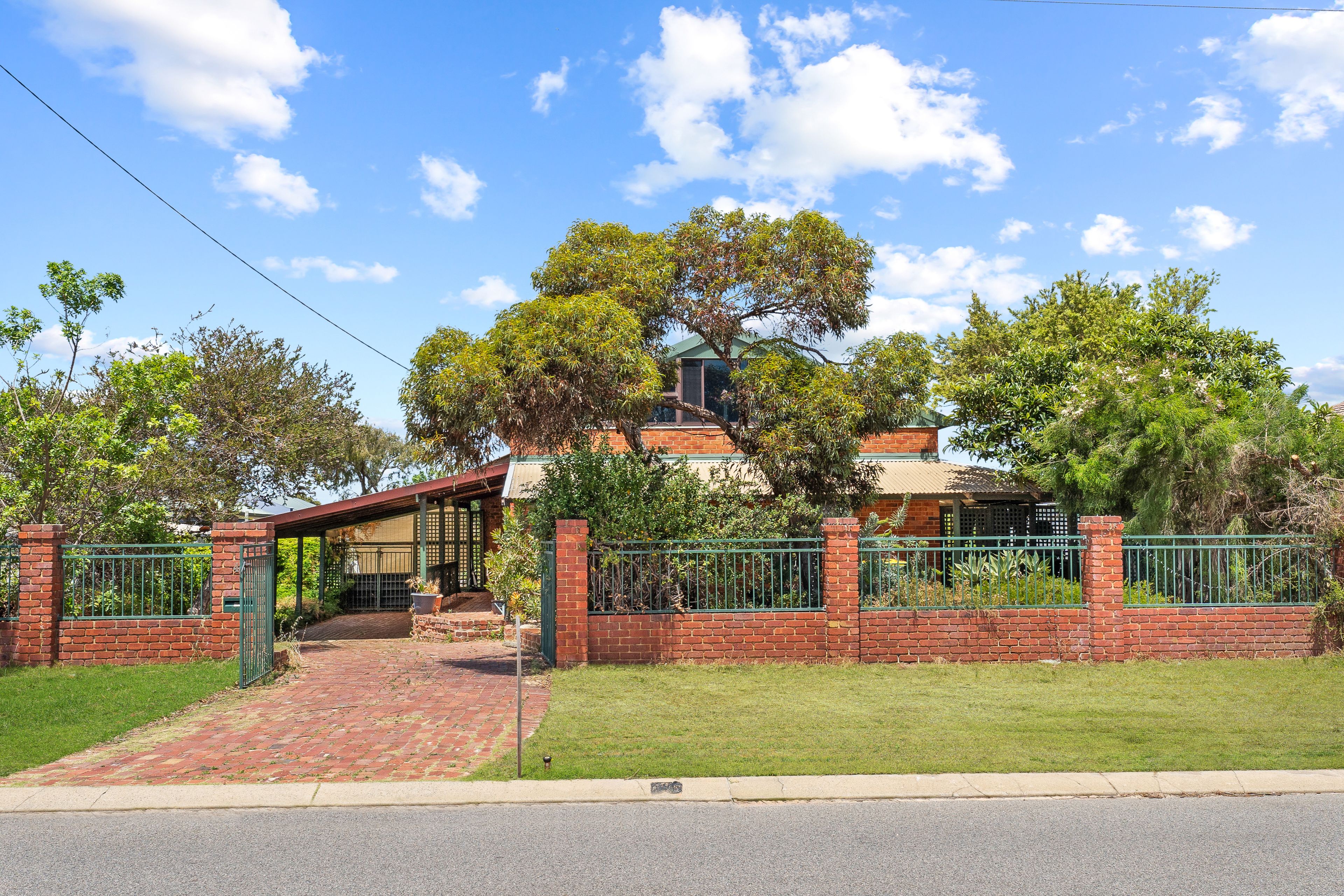 46 Crystaluna Drive, Golden Bay, WA 6174 - Sold House - Ray White ...