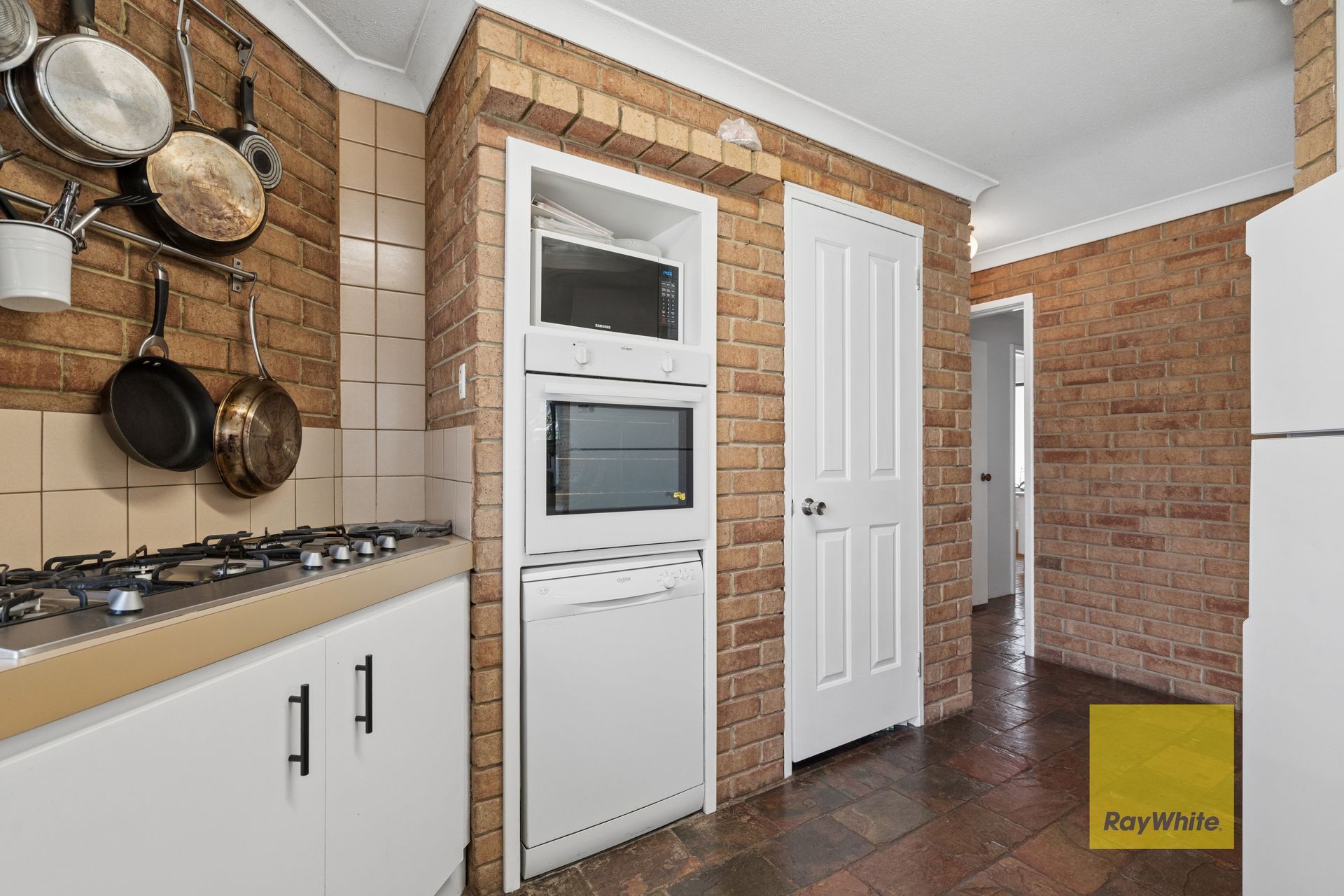 17 Golden Crescent — photo 11 of 26