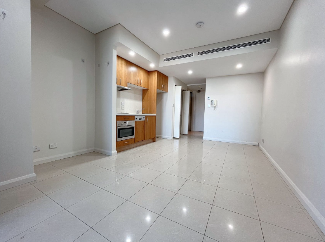 4201a/93 Liverpool Street — photo 2 of 12