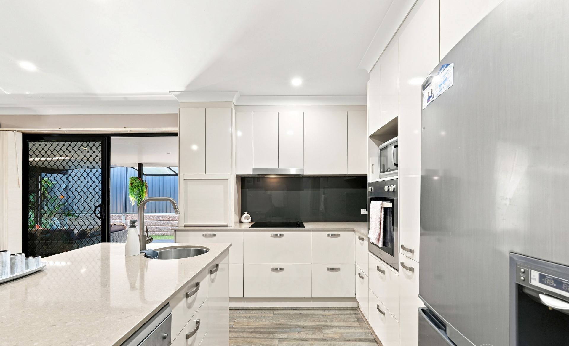 2/20 Stoneleigh Way — photo 4 of 24