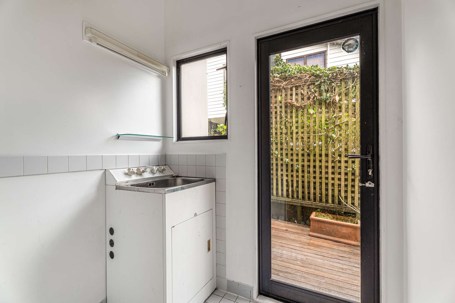 16b Abbotts Way photo 17