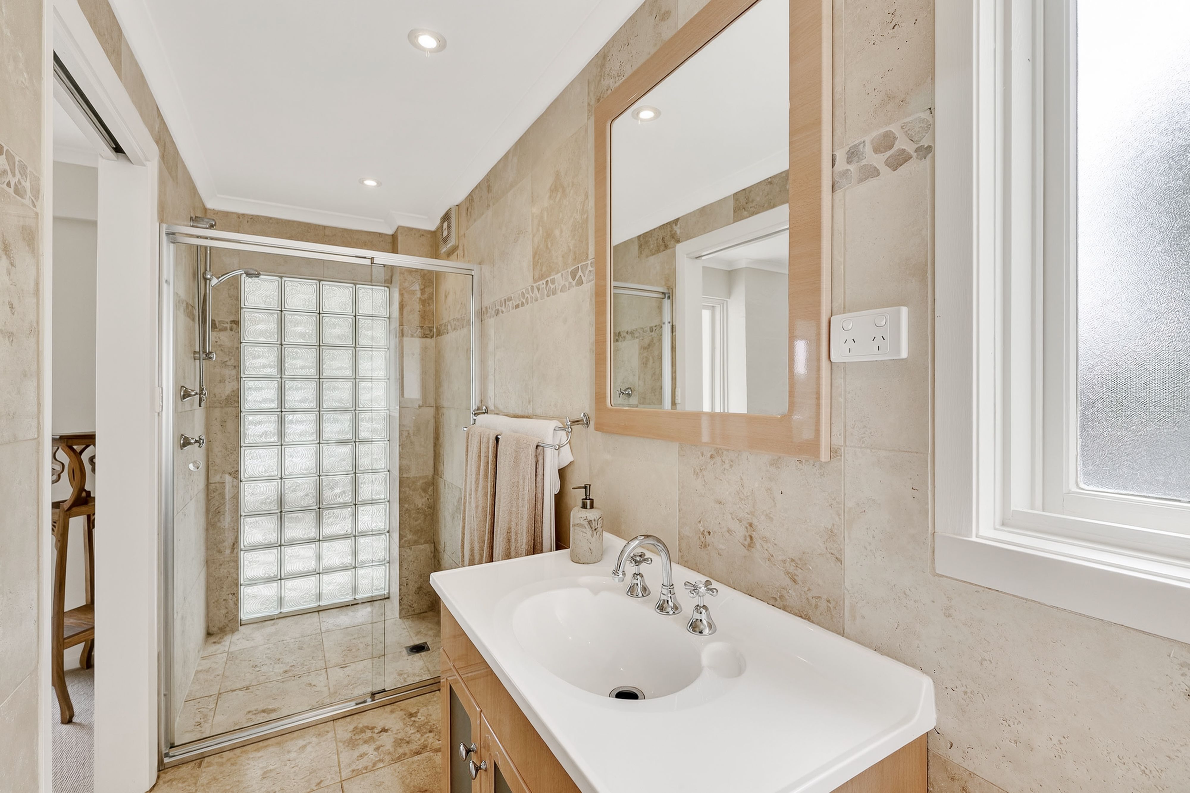 20 Cottage Point Road — photo 16 of 18
