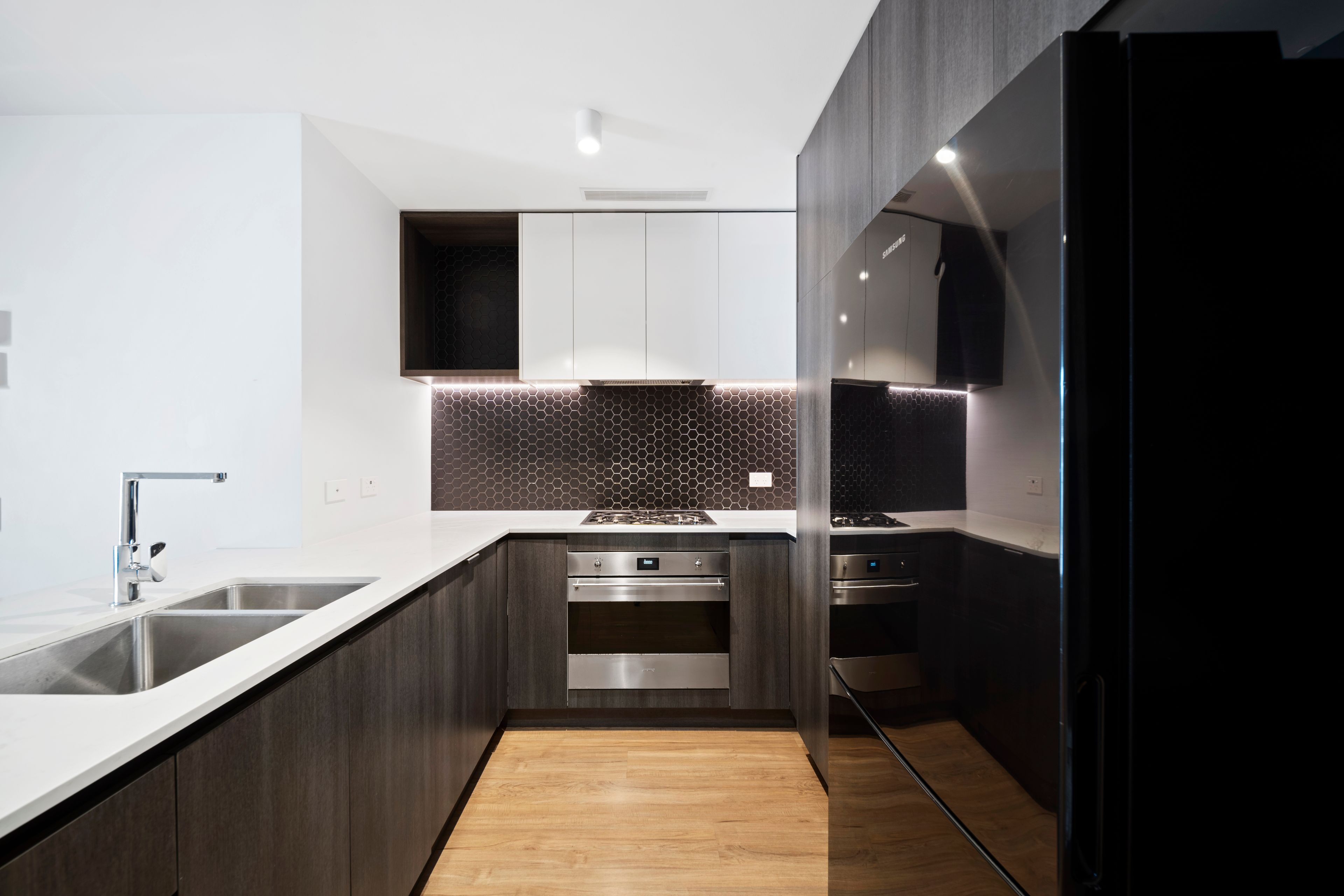 214/21 Duncan Street — photo 3 of 9