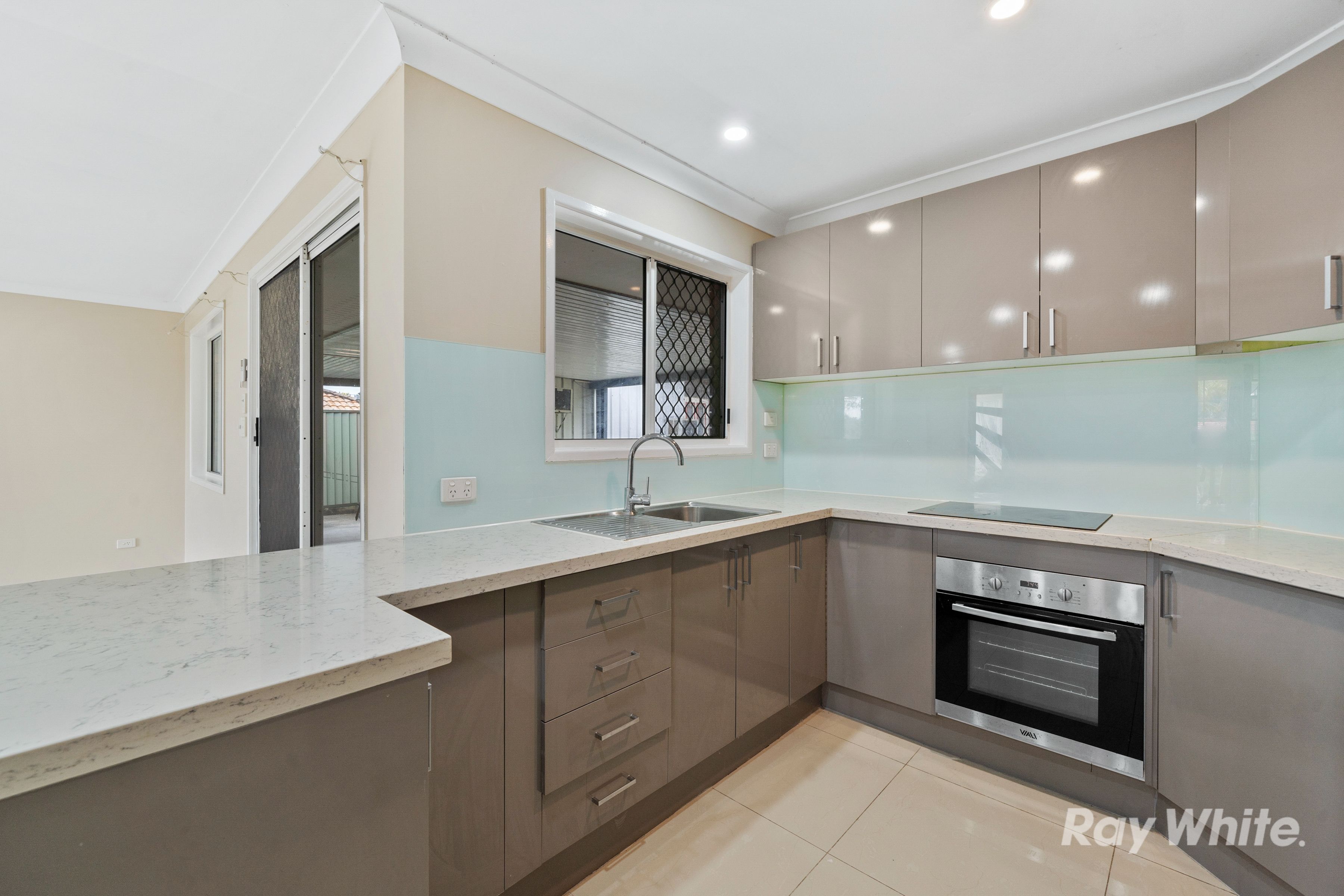 6 Barcrest Court, Crestmead, QLD 4132