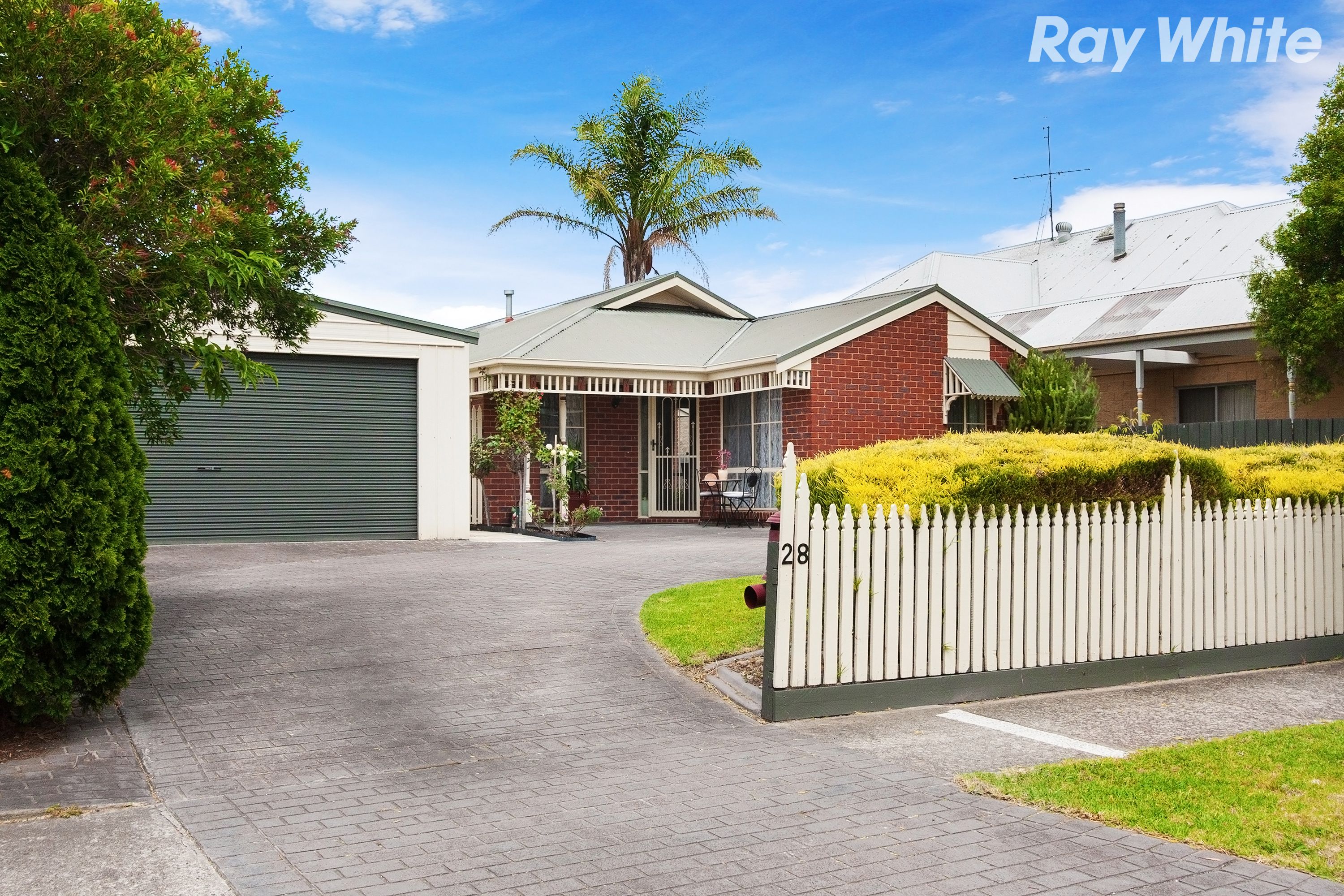 28 Thomas Place, Pakenham VIC 3810