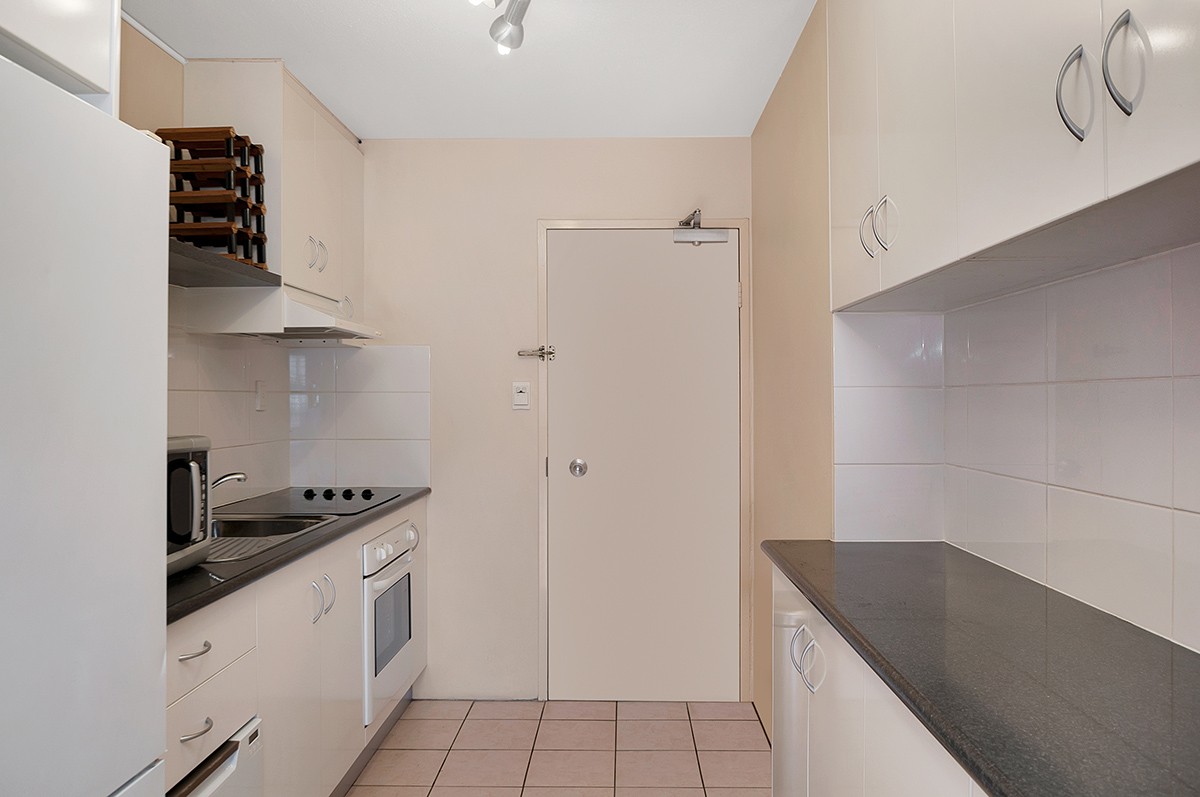 23/239 Lake Street, Cairns North, QLD 4870