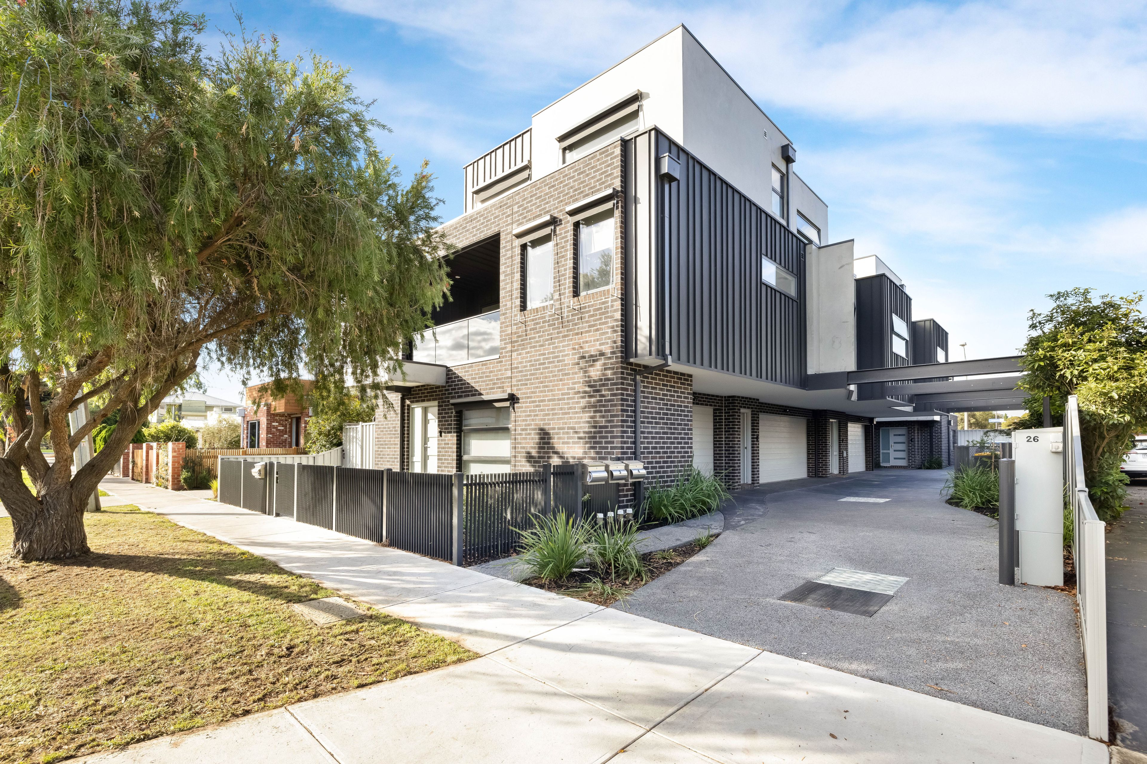 2/26 Lorensen Avenue, Coburg North, VIC 3058