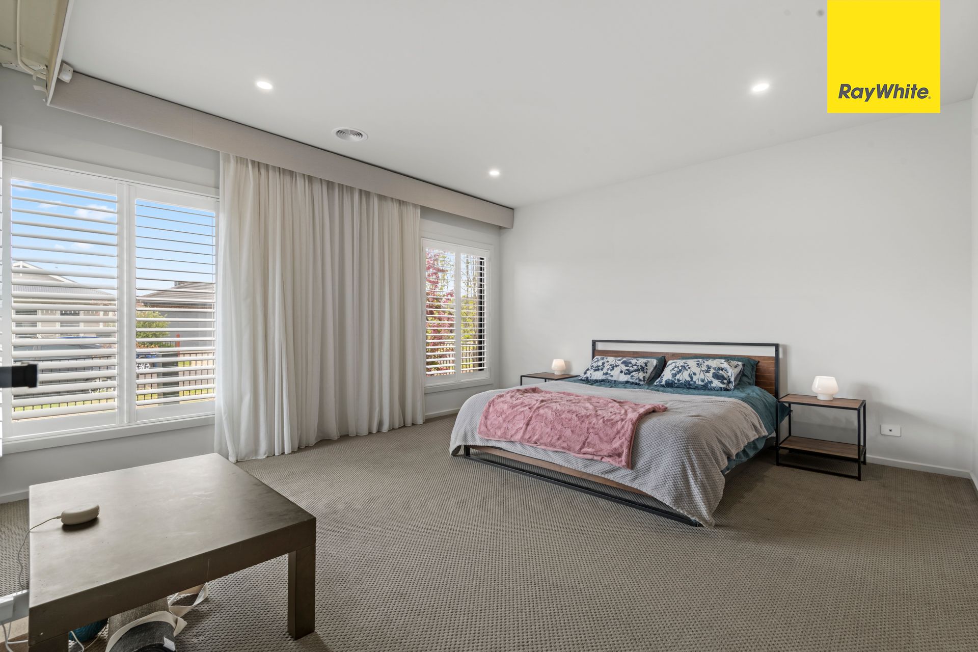 8 Lincolnshire Drive, THORNHILL PARK, VIC 3335