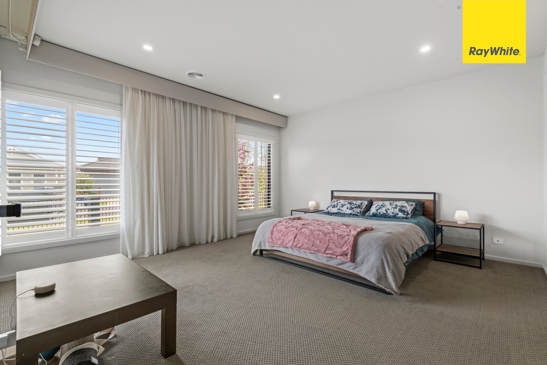 8 Lincolnshire Drive, THORNHILL PARK, VIC 3335