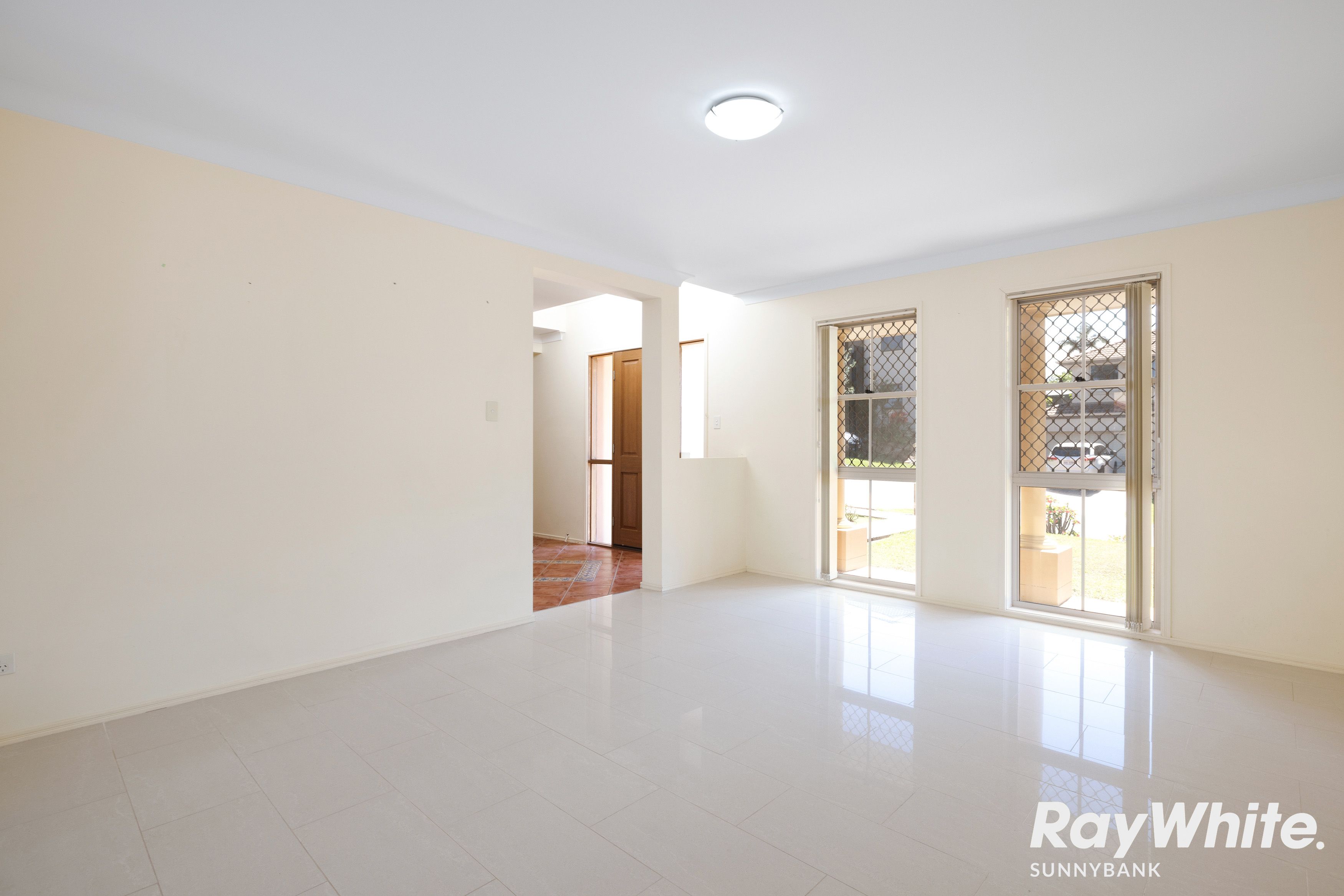 23 Yvonne Road — photo 3 of 10