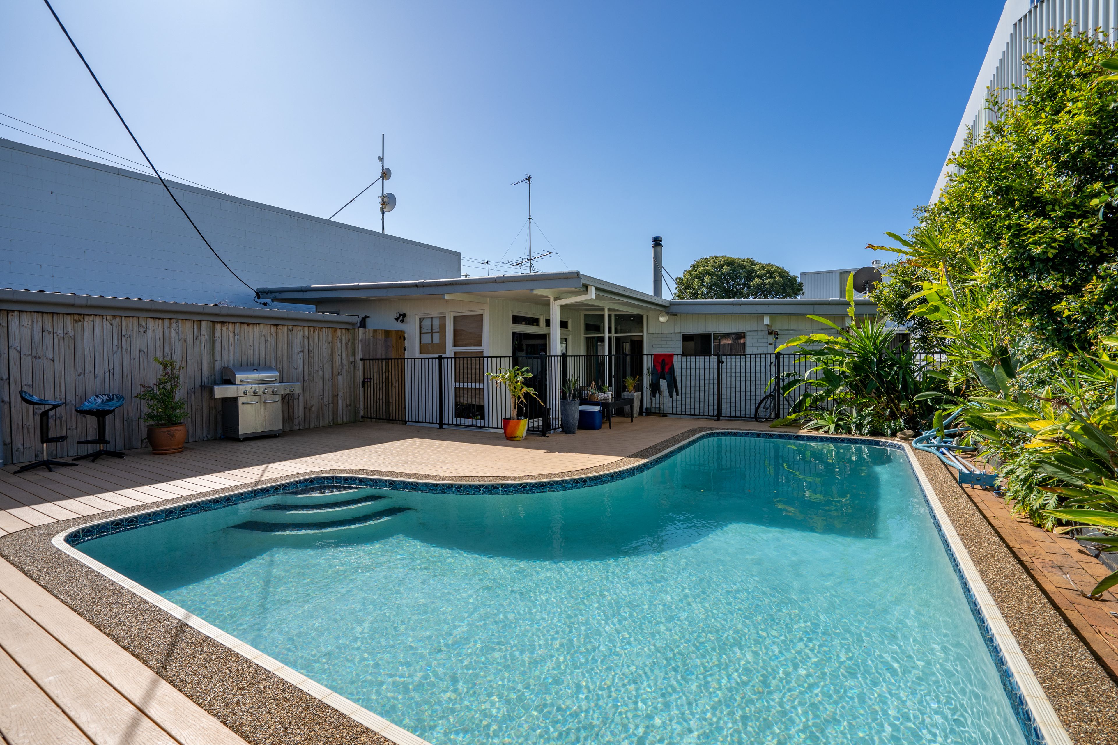 39 Paradise Avenue, Miami QLD 4220