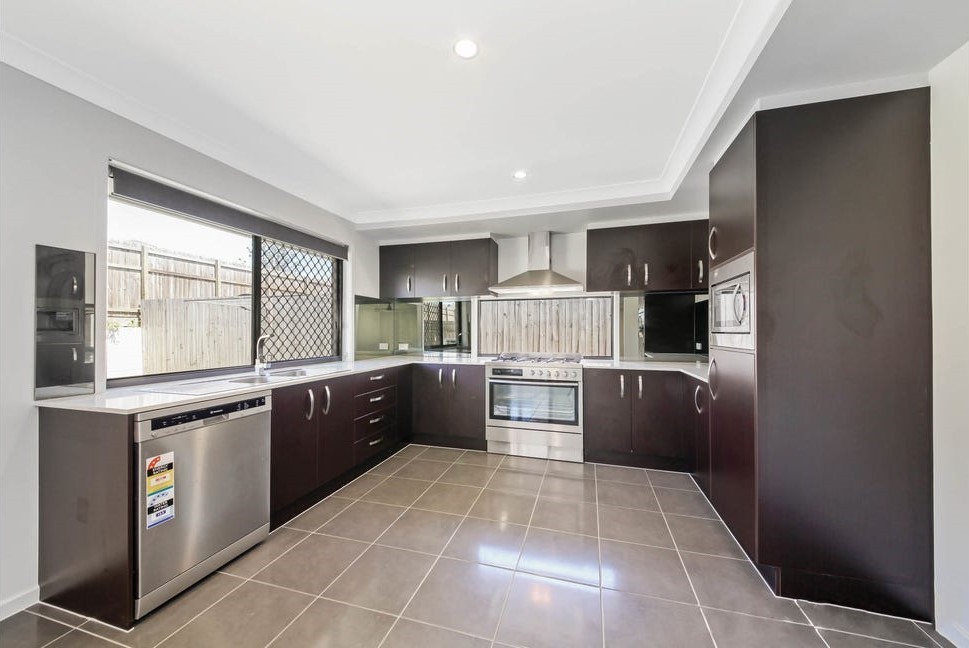 8 Glendale Crescent, Heathwood, QLD 4110