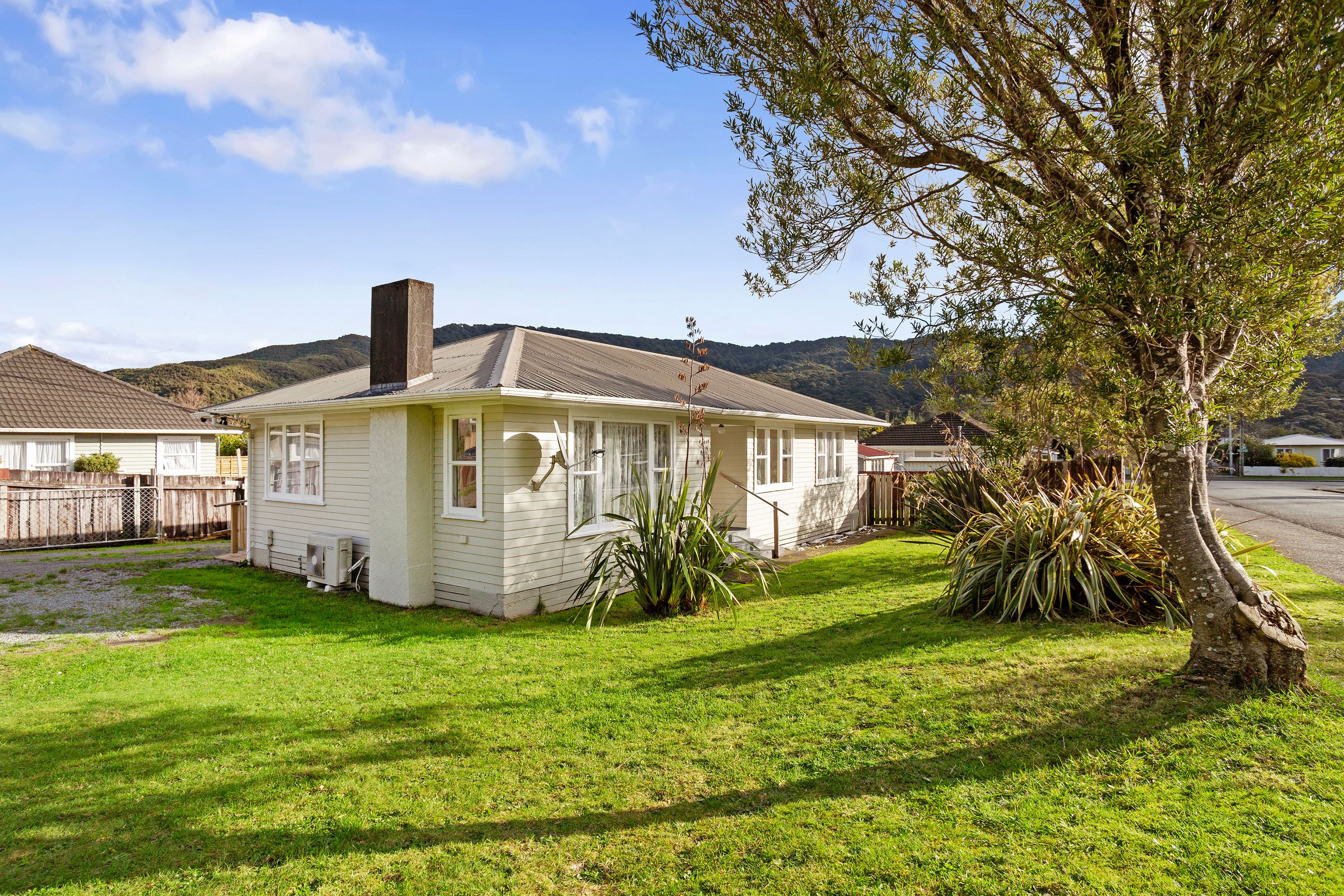 50 Coast Road, Wainuiomata, Lower Hutt City