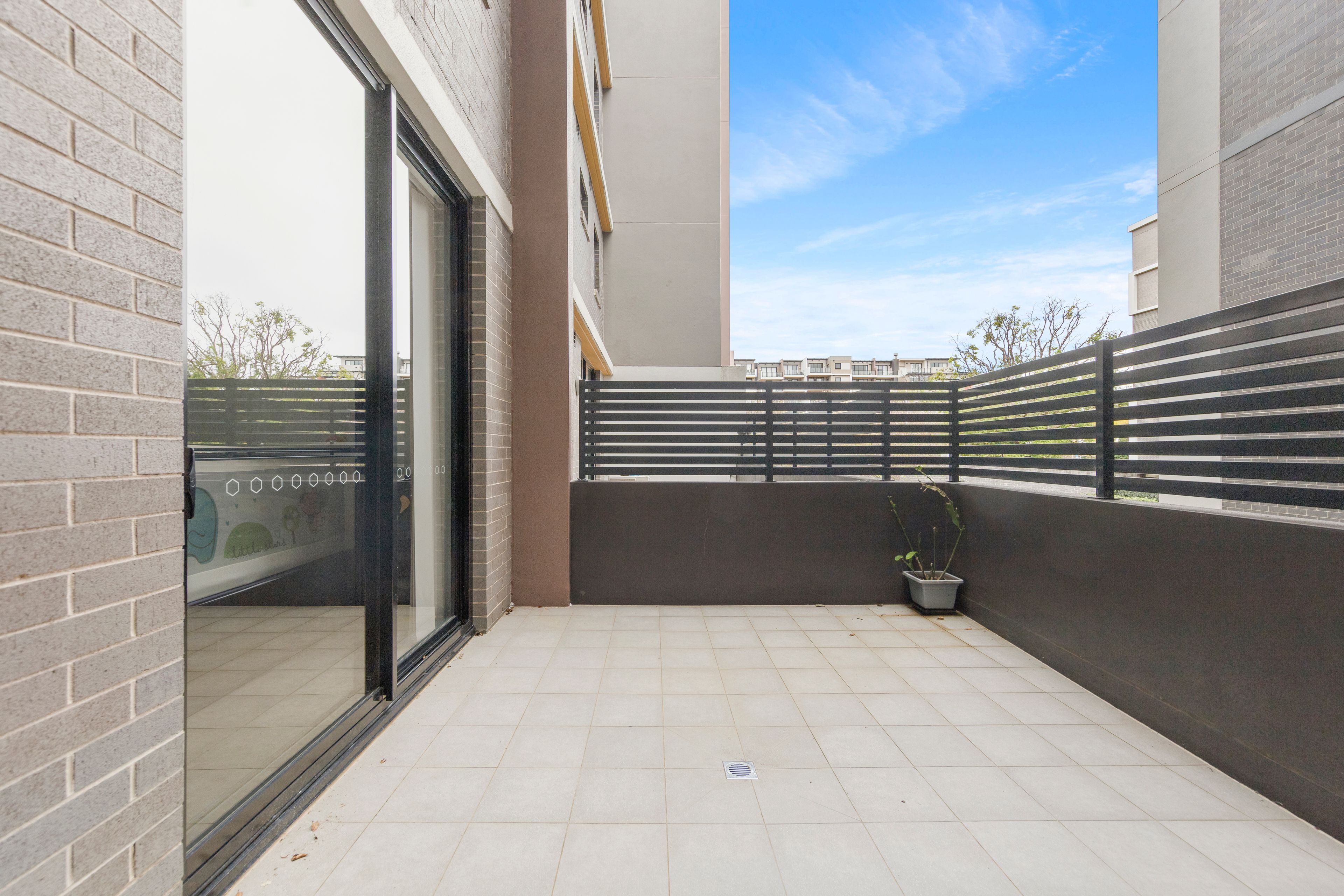 1030/8C Junction Street — photo 11 of 12