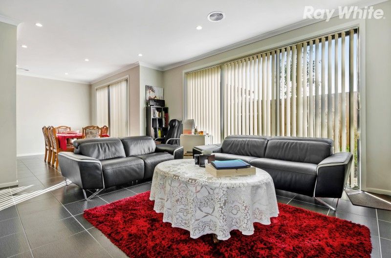2/134-136 Kennington Park Drive, Endeavour Hills, VIC 3802
