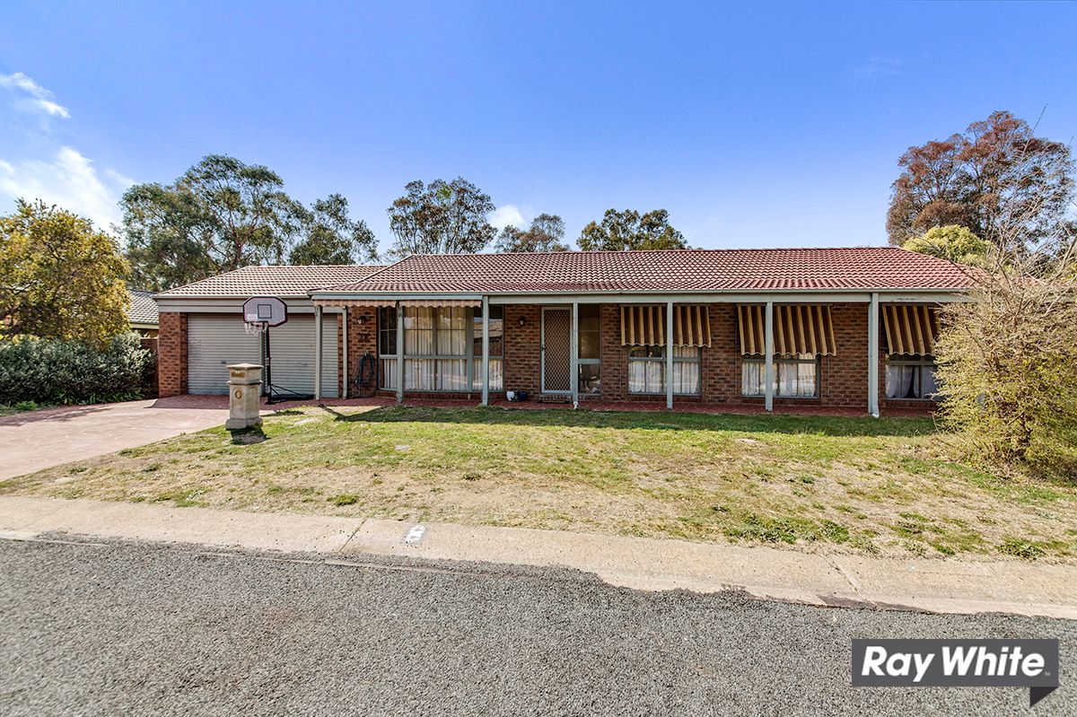 8 Tipper Place, Cook, ACT 2614