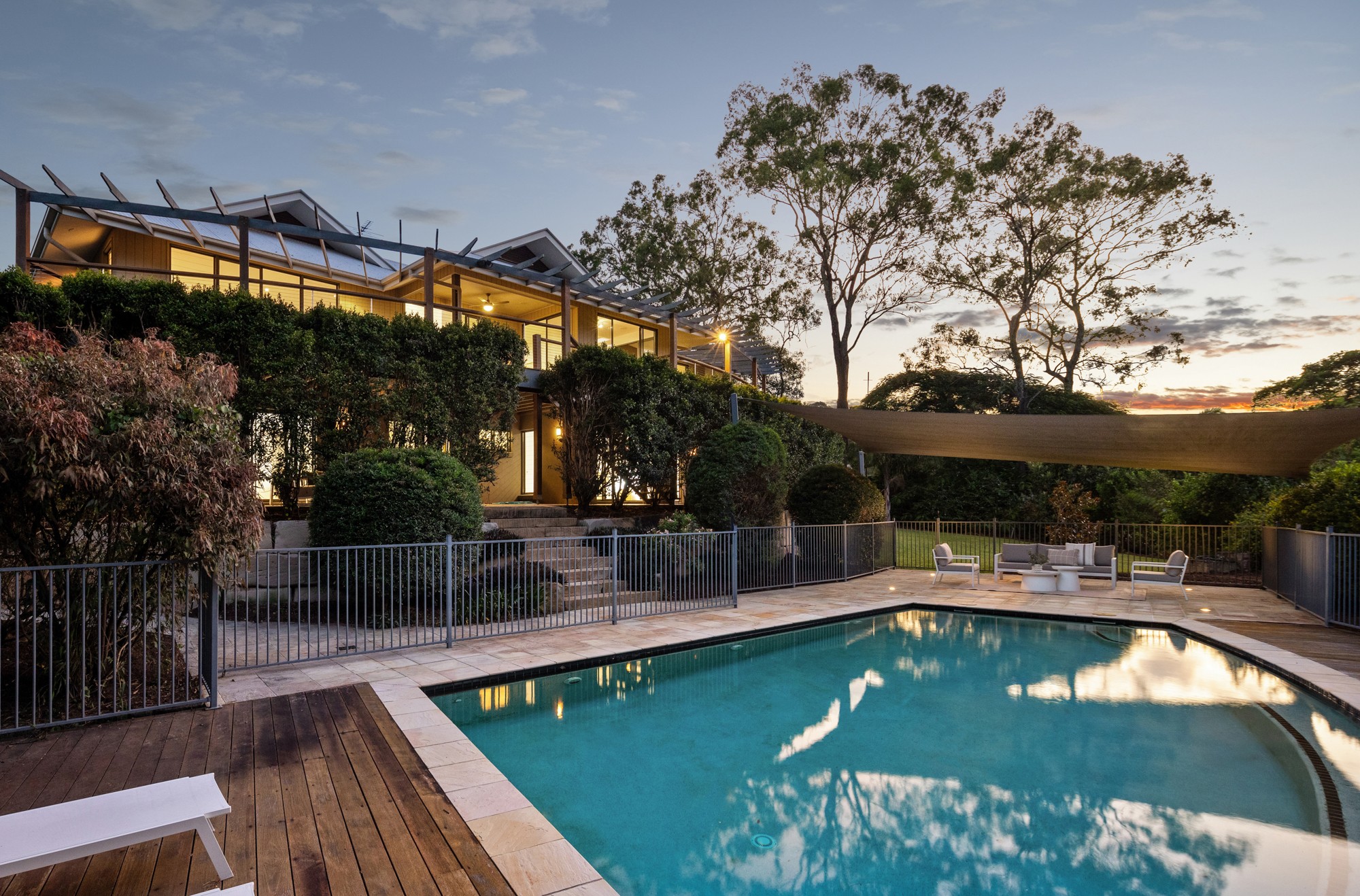 9 Chisholm Court, Mount Ommaney, QLD 4074