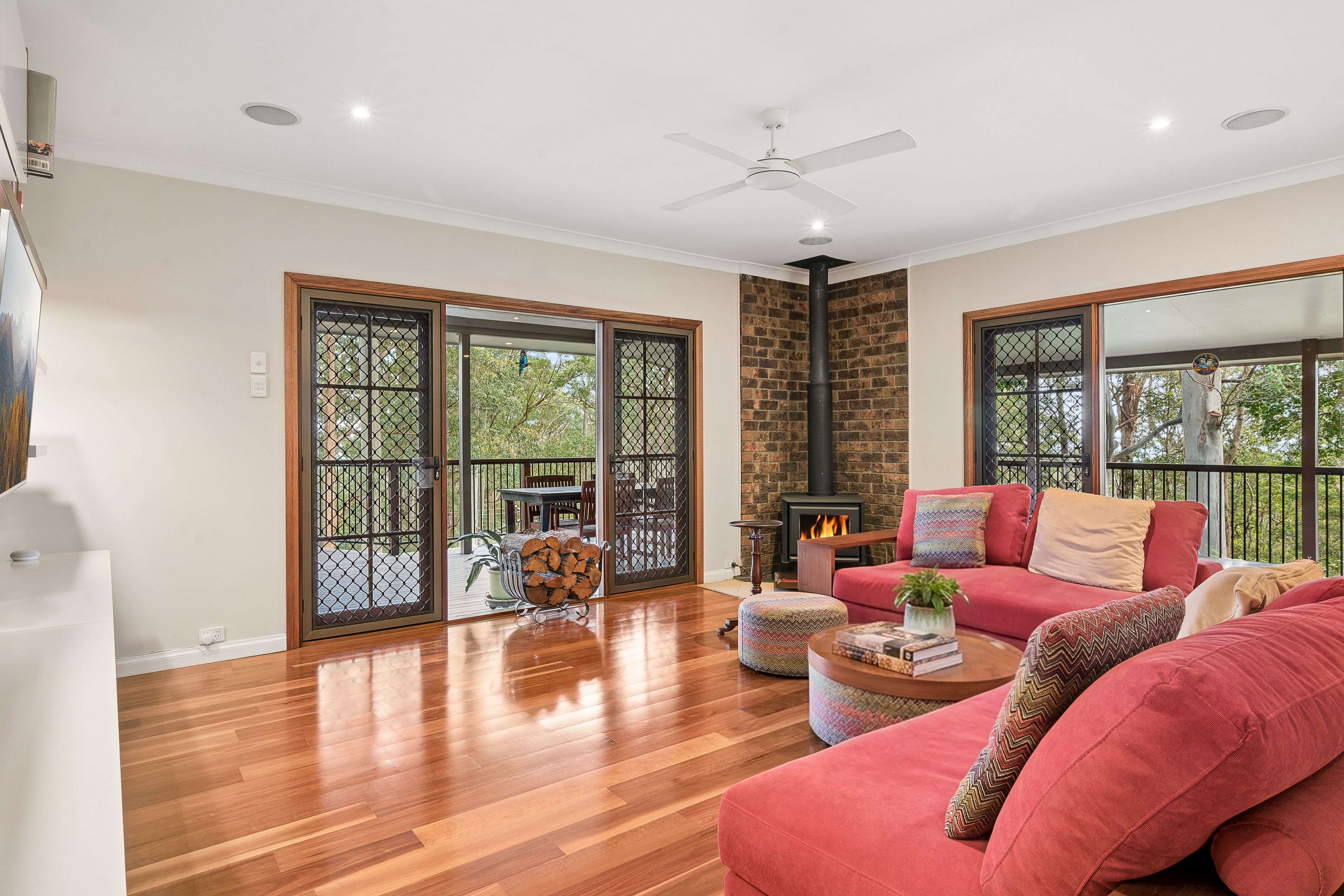 Leafy scenery in a stylishly renovated family retreat — photo 3 of 17