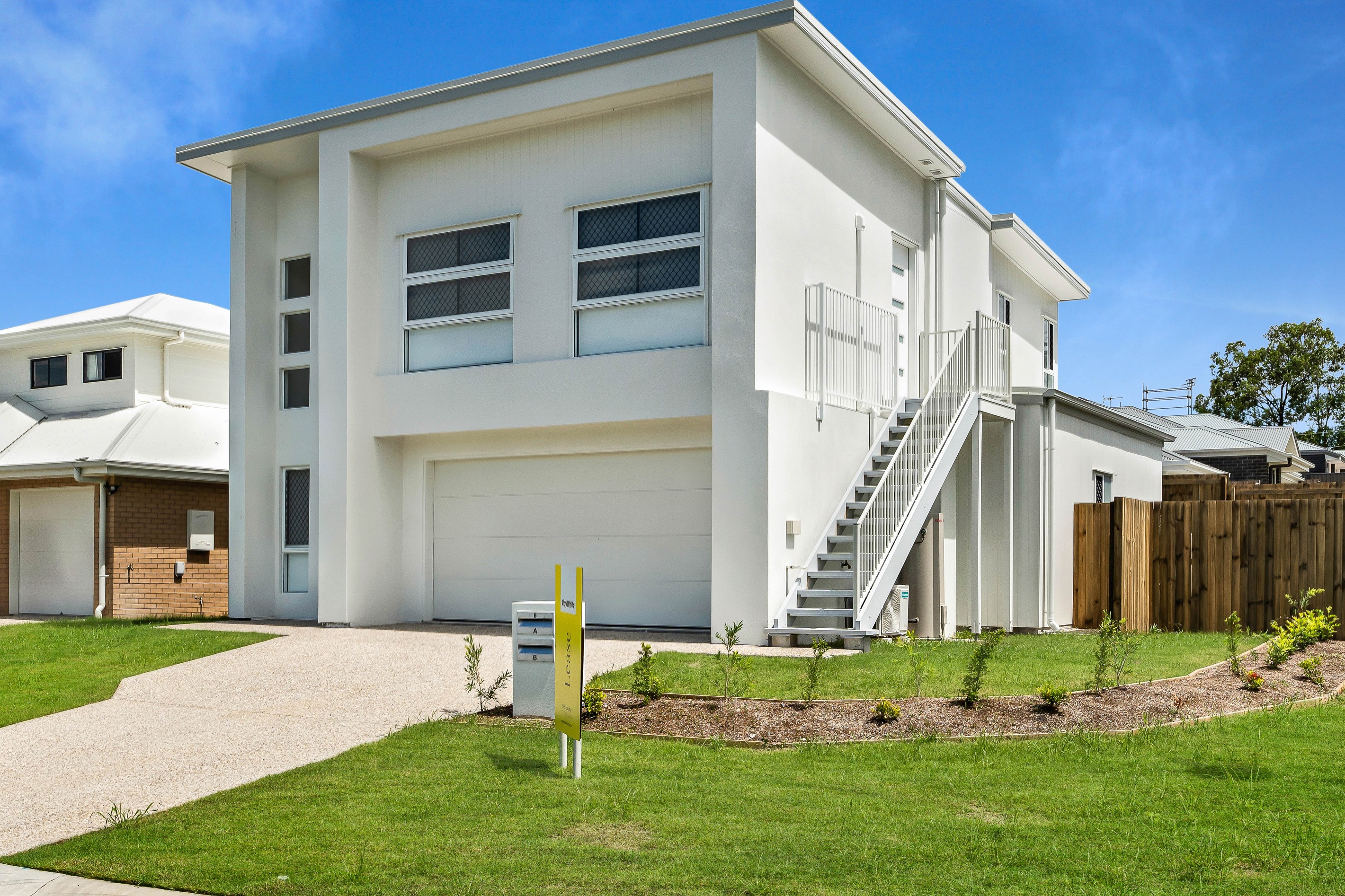 1/8 Waterway Crescent, Hillcrest, QLD 4118
