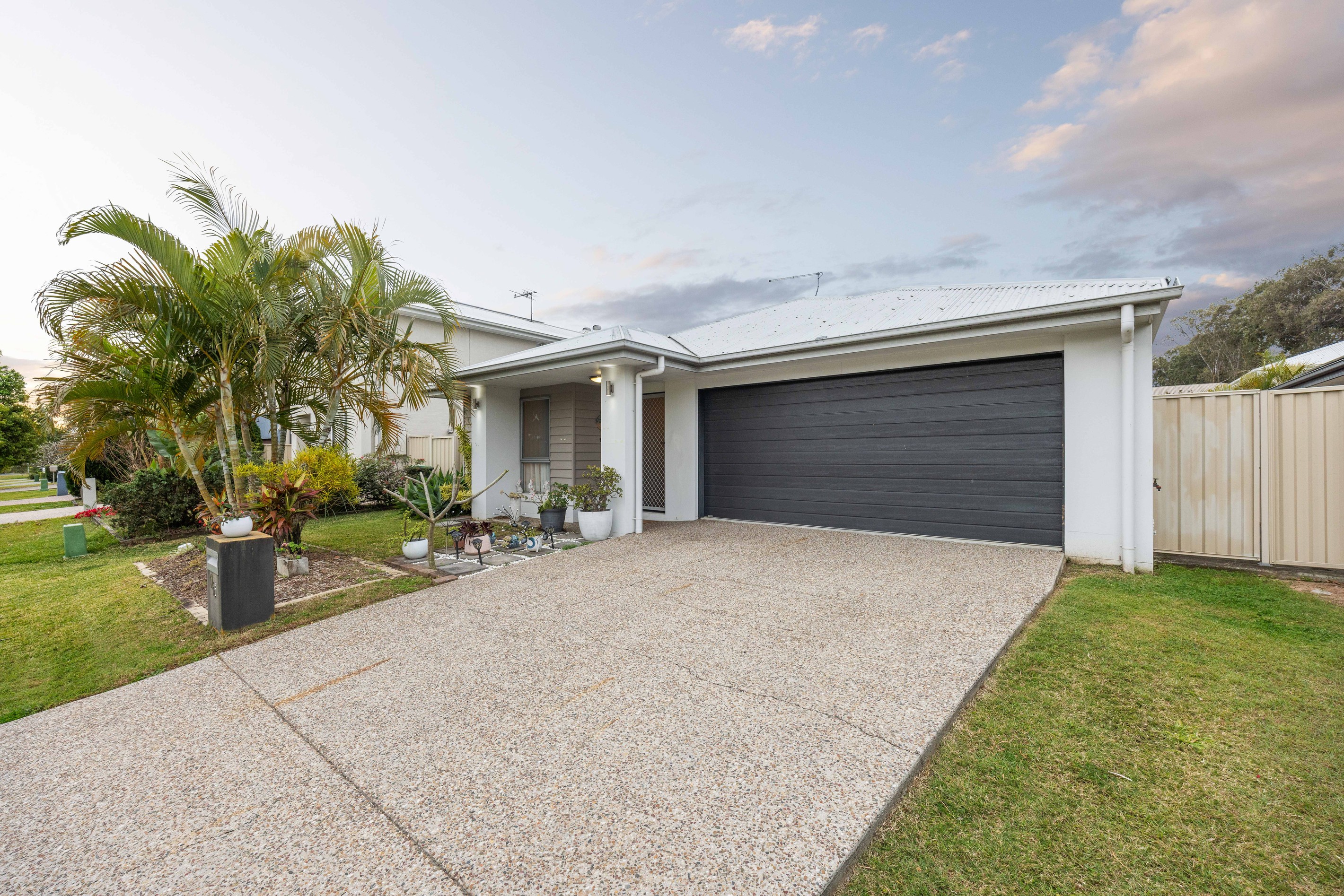 16 Woodgate Street, Oxley, QLD 4075