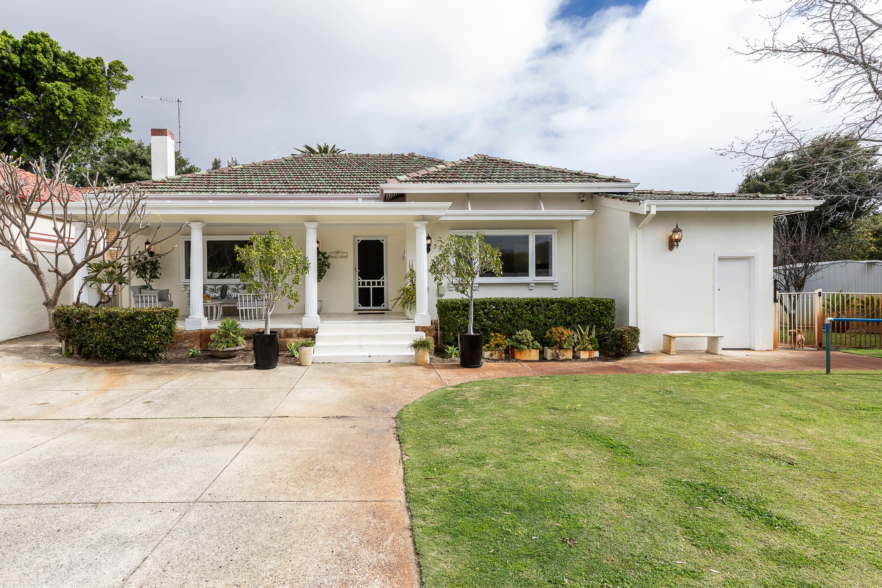 17 Thongsbridge Street — photo from Ray White Inner North