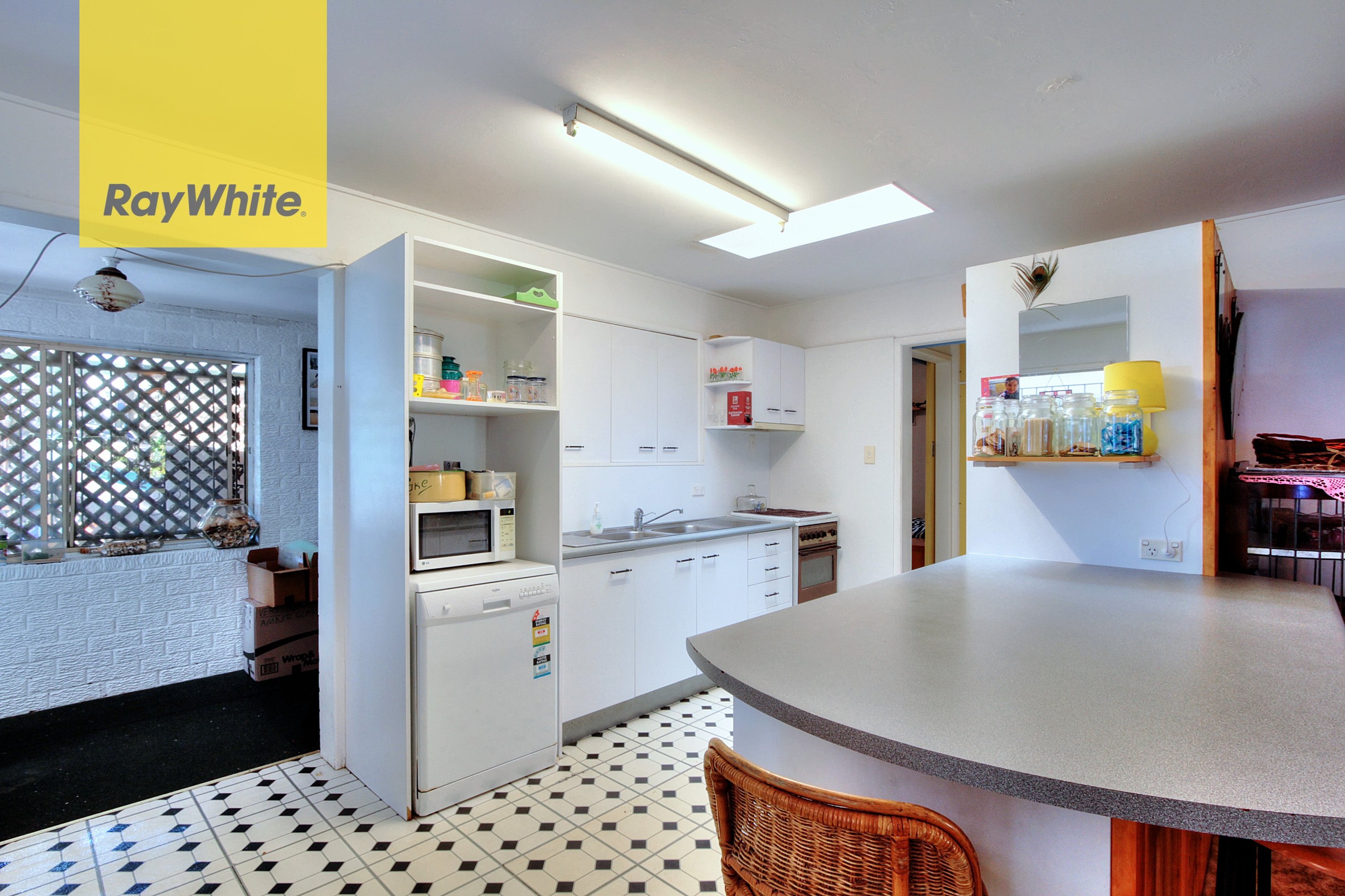 8 Flinders Street, Logan Central, QLD 4114