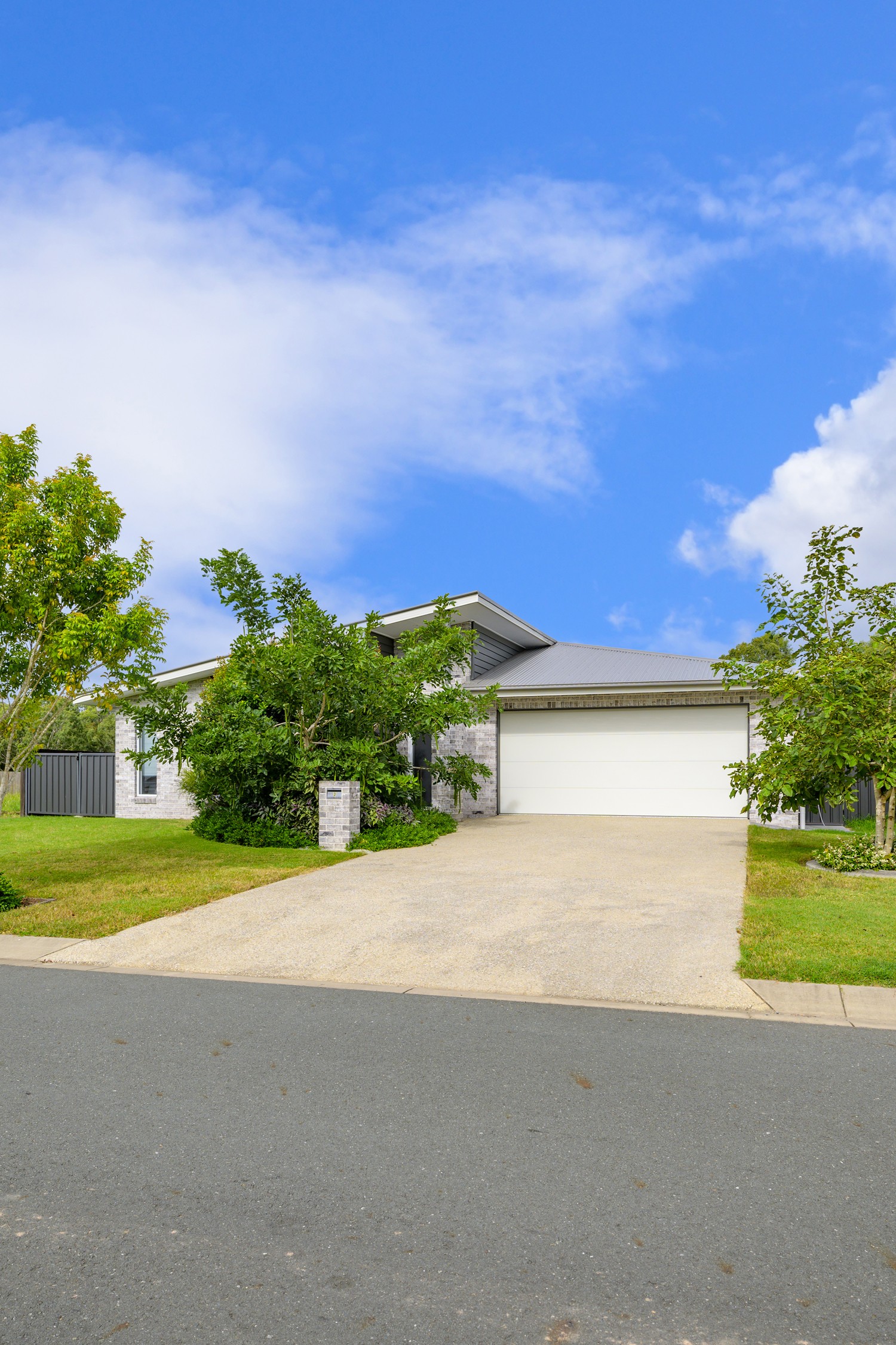 3 Kensington Drive, Southside, QLD 4570