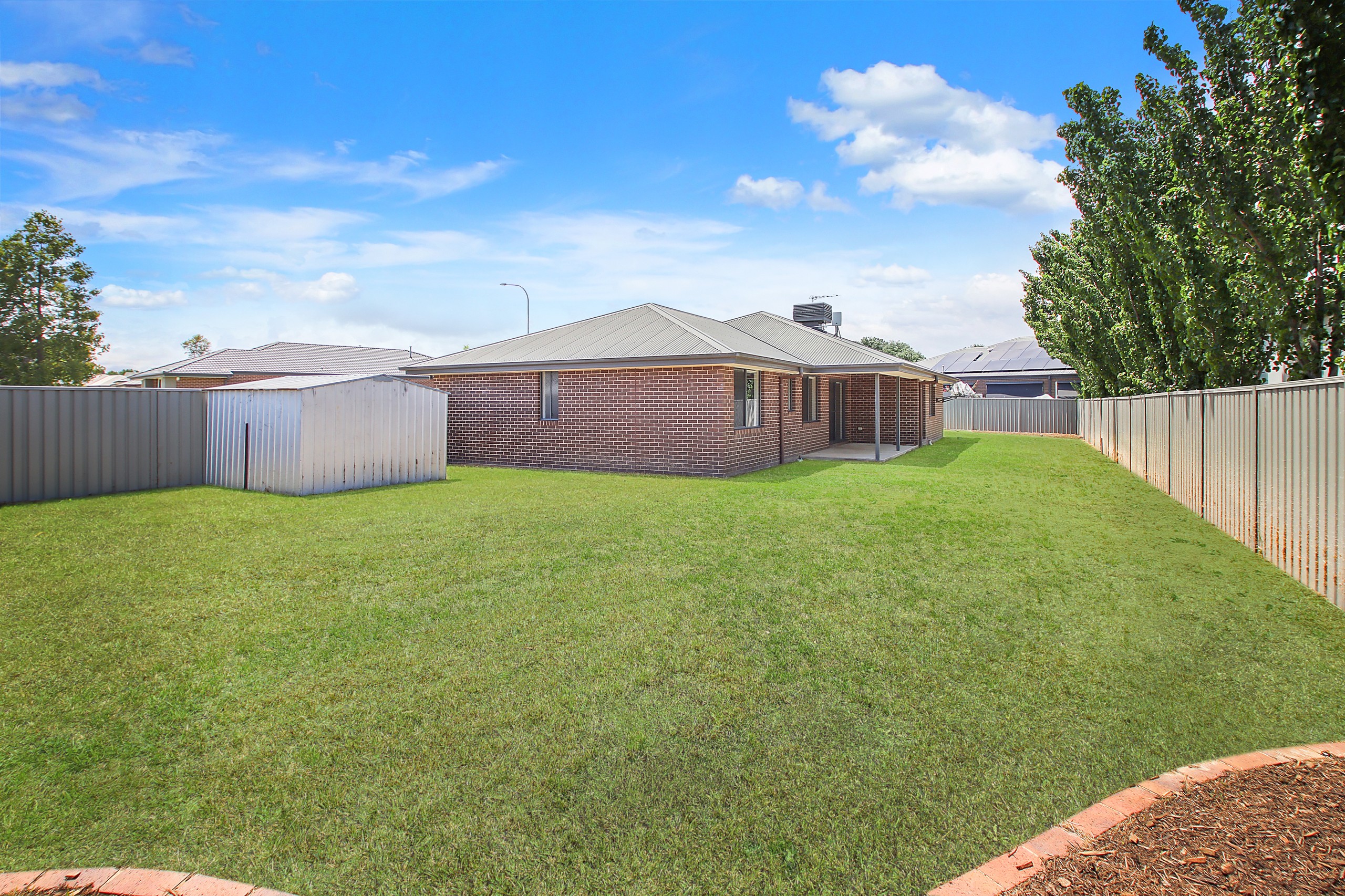102 Cambridge Drive, Thurgoona, NSW 2640