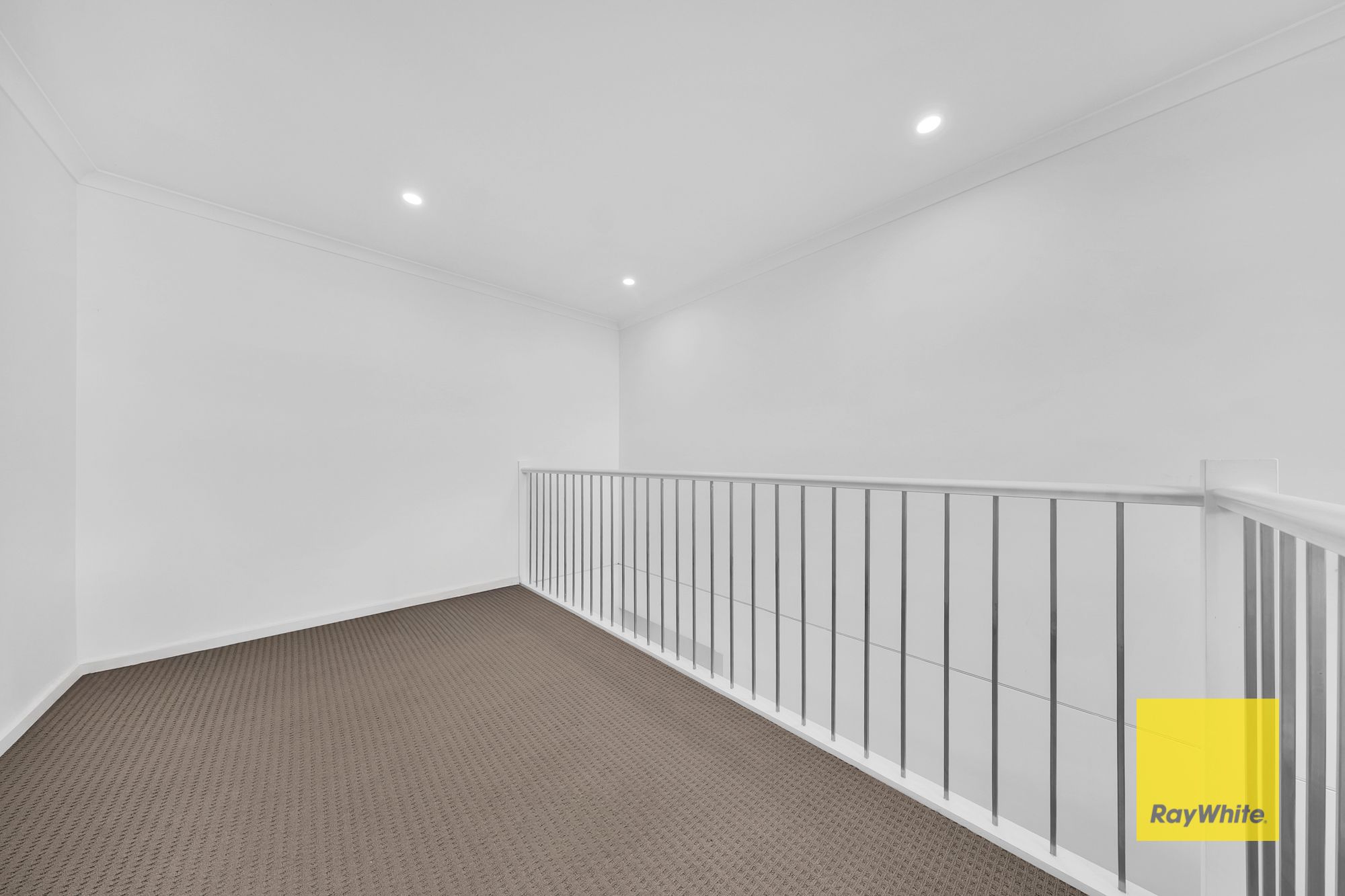 2/6 Sommerville Avenue — photo 8 of 13
