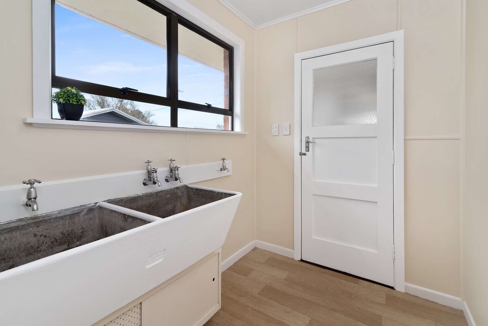 5A Iles Road photo 15
