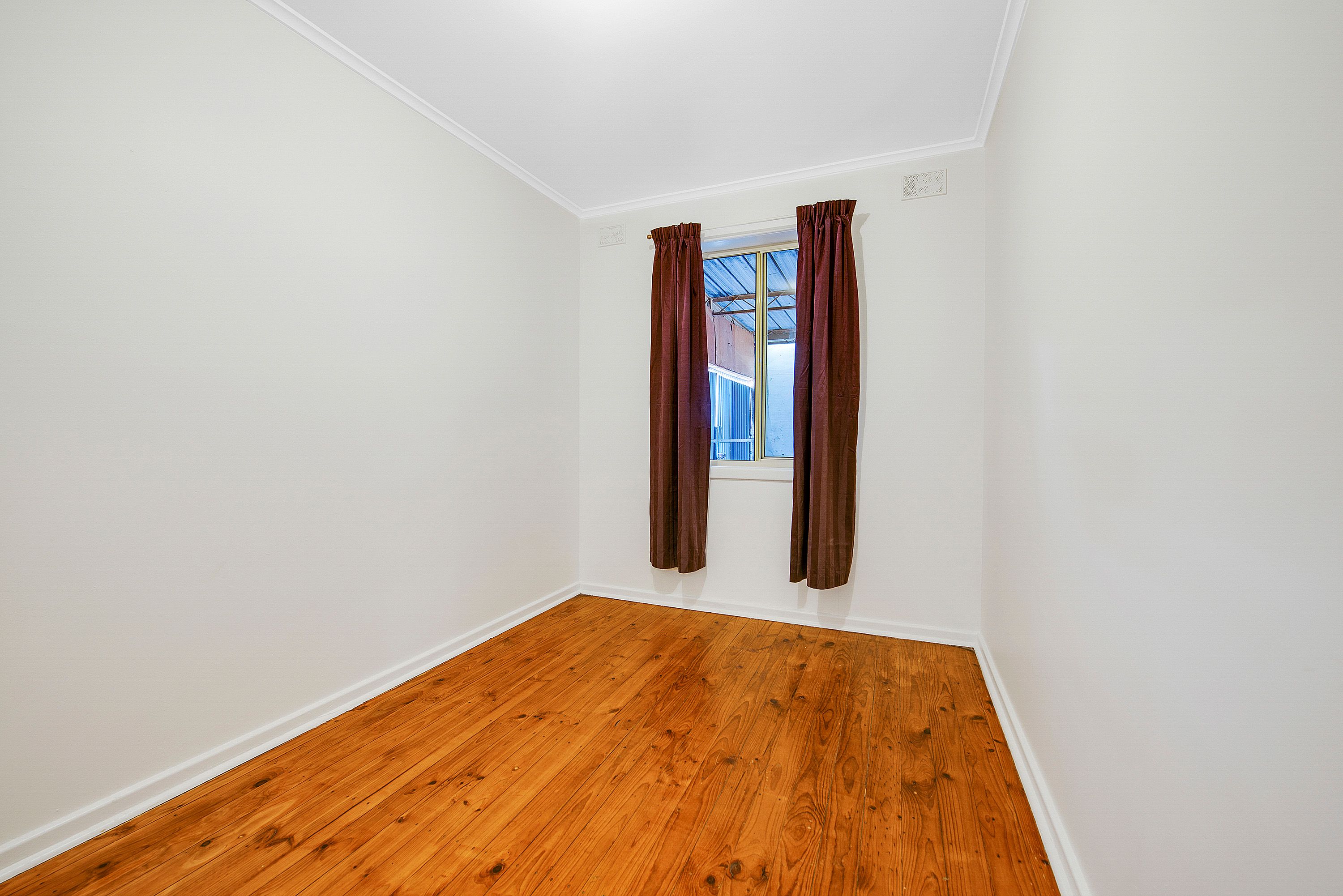 18 Small Crescent — photo 14 of 19