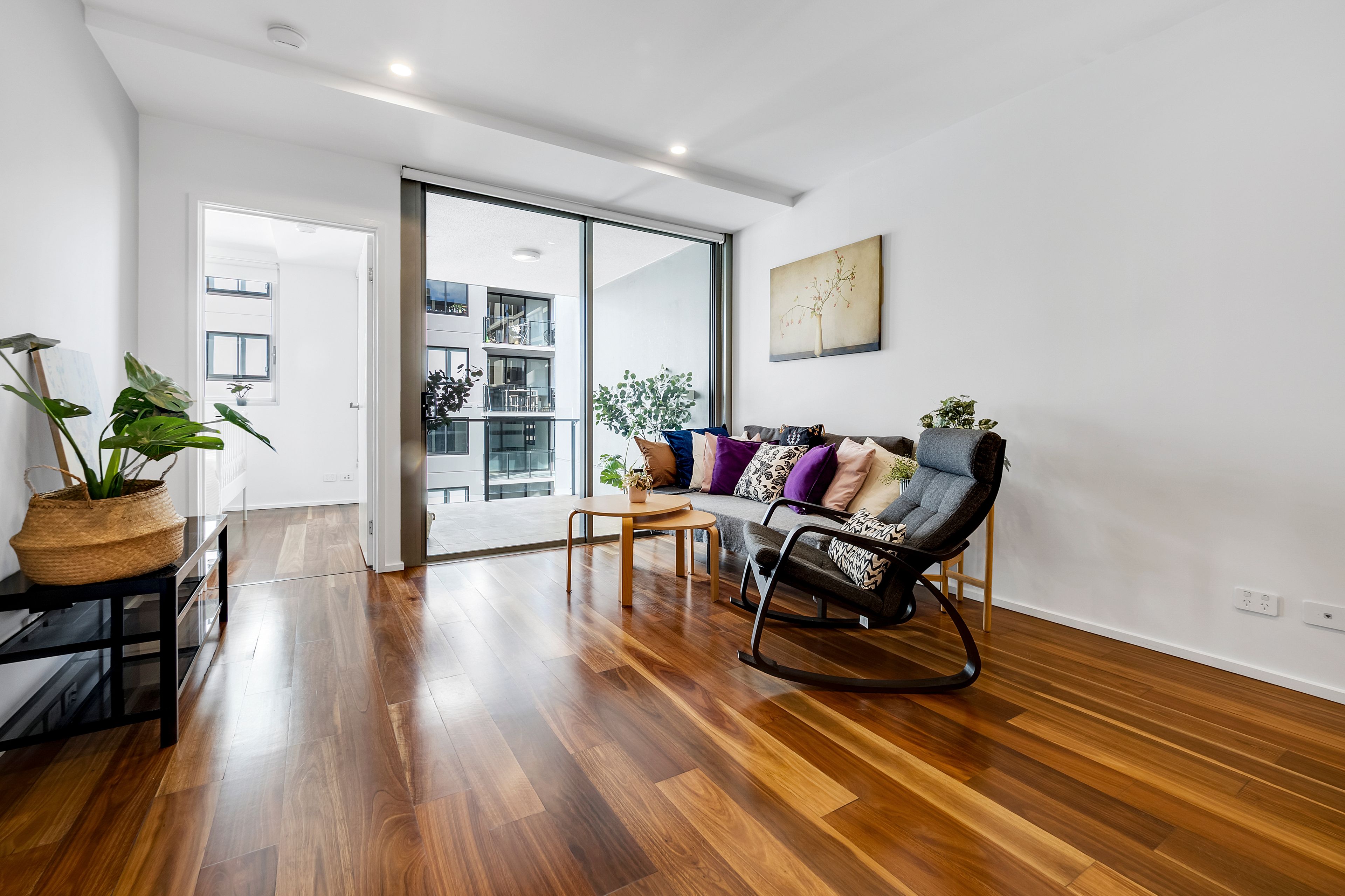 10902/16 Edmondstone Street — photo 6 of 14