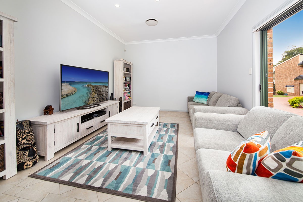 2/84 Griffin Parade, Illawong, NSW 2234