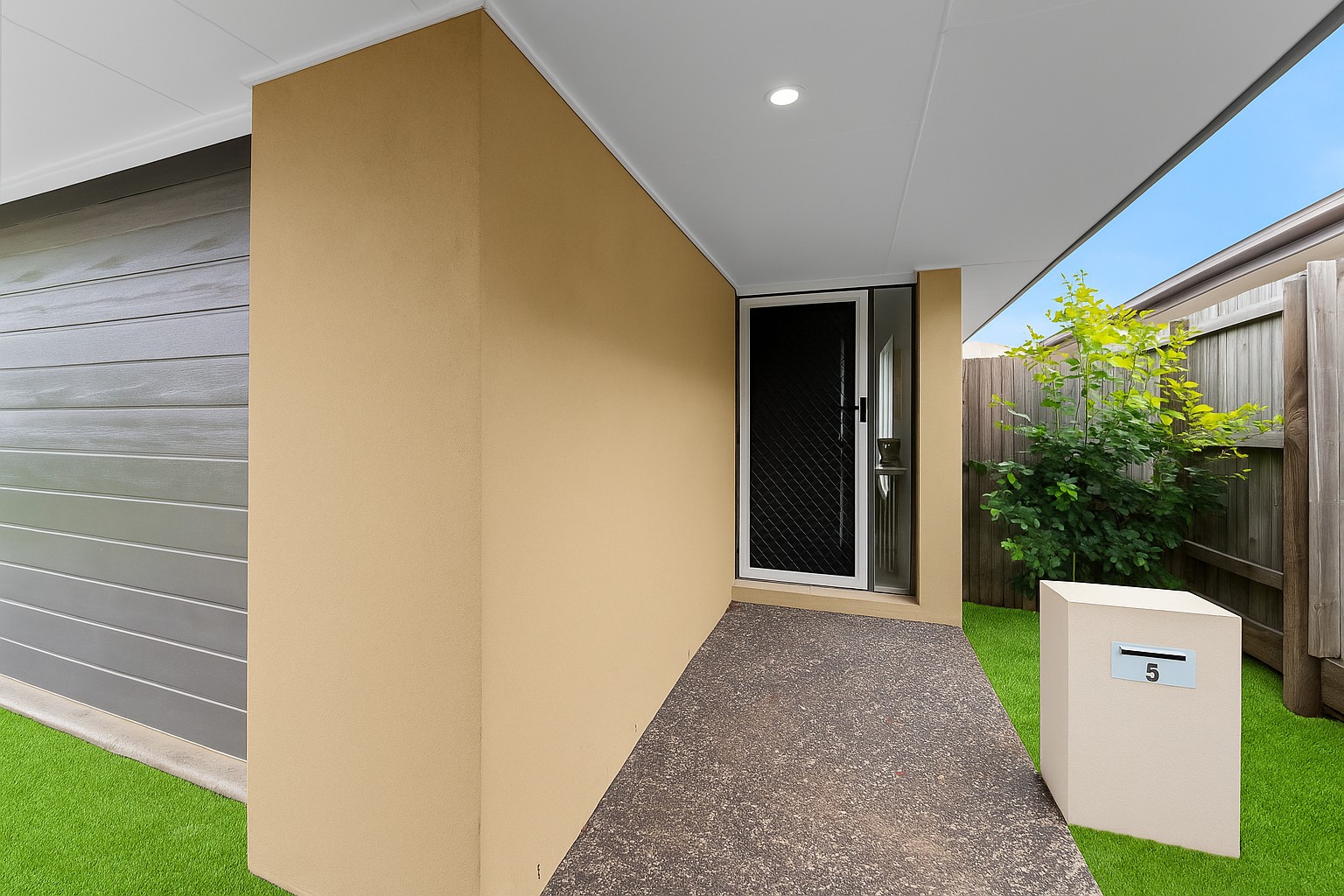 5 Larcom Crescent, Redbank Plains, QLD 4301